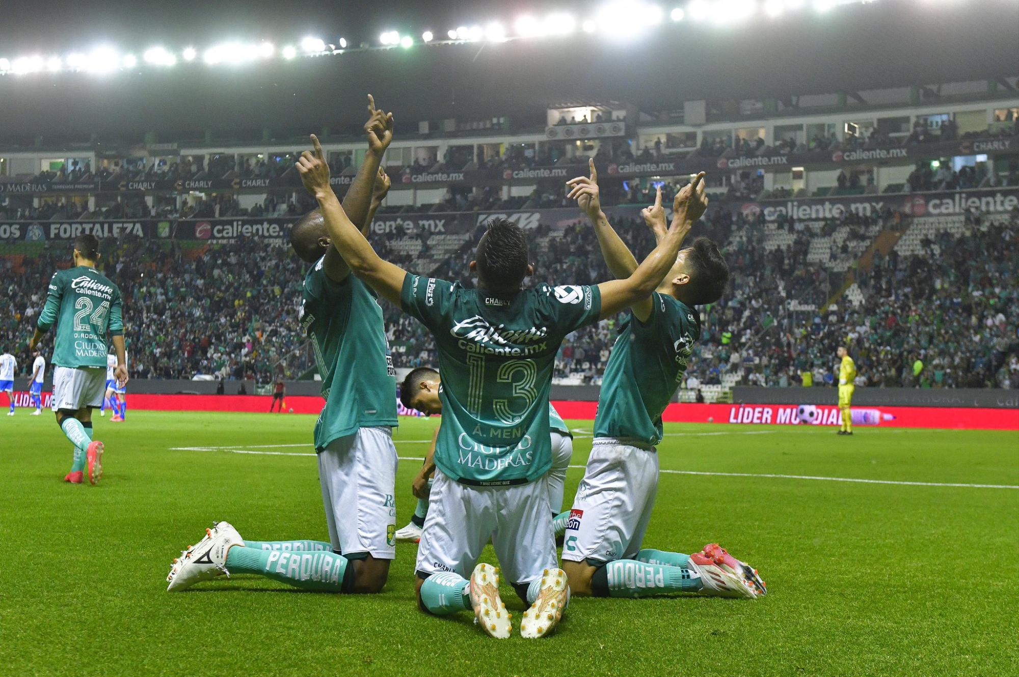 $!El León consigue la remontada, vence 2-0 al Puebla y jugará contra Tigres en semis