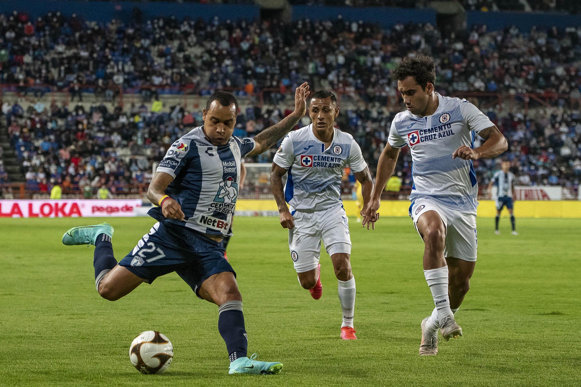 $!Pachuca y Cruz Azul no se hacen daño y empatan 0-0 en la ida de las semis