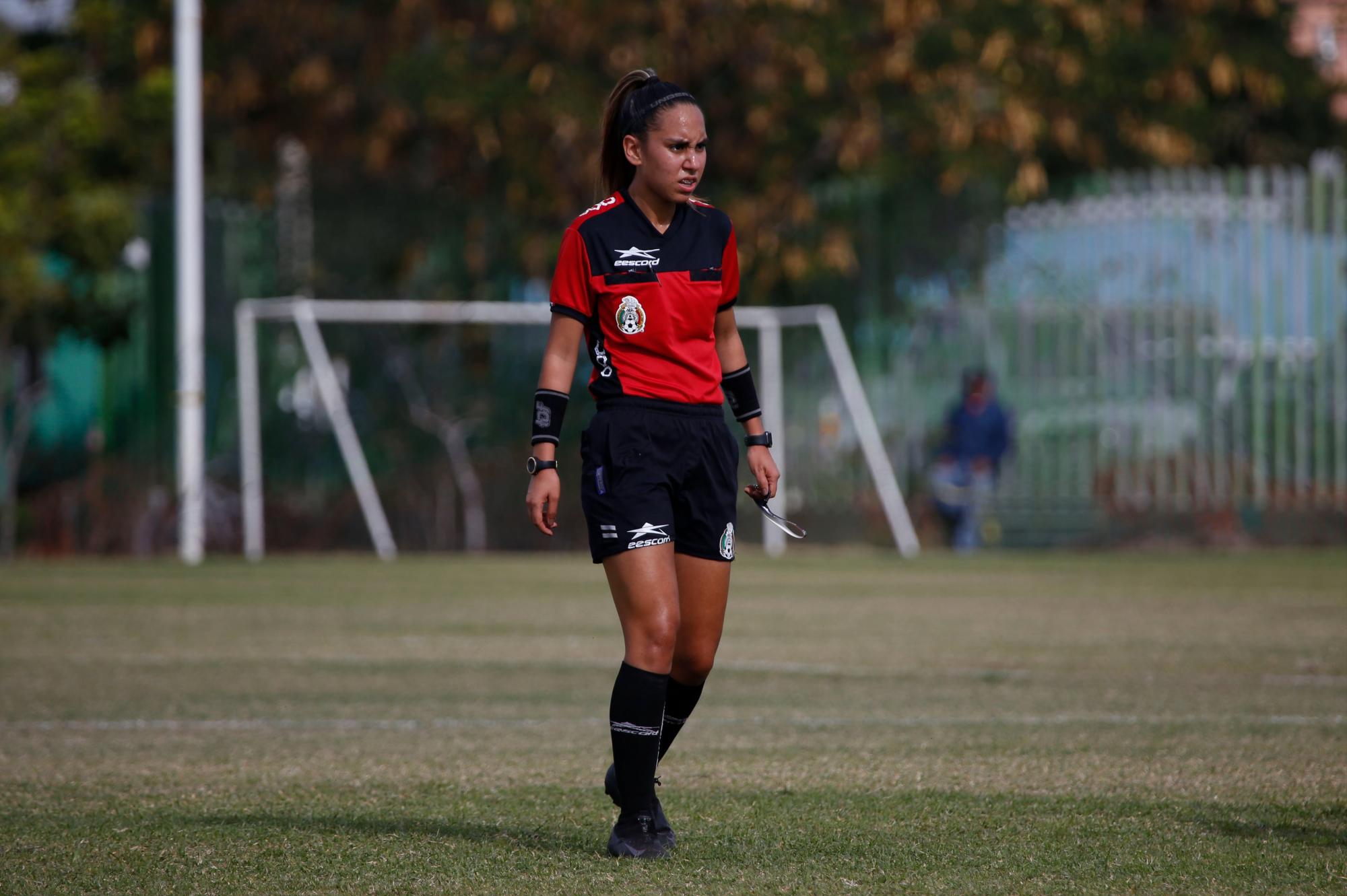 $!María Fernanda Márquez, la sinaloense que hace historia en el arbitraje