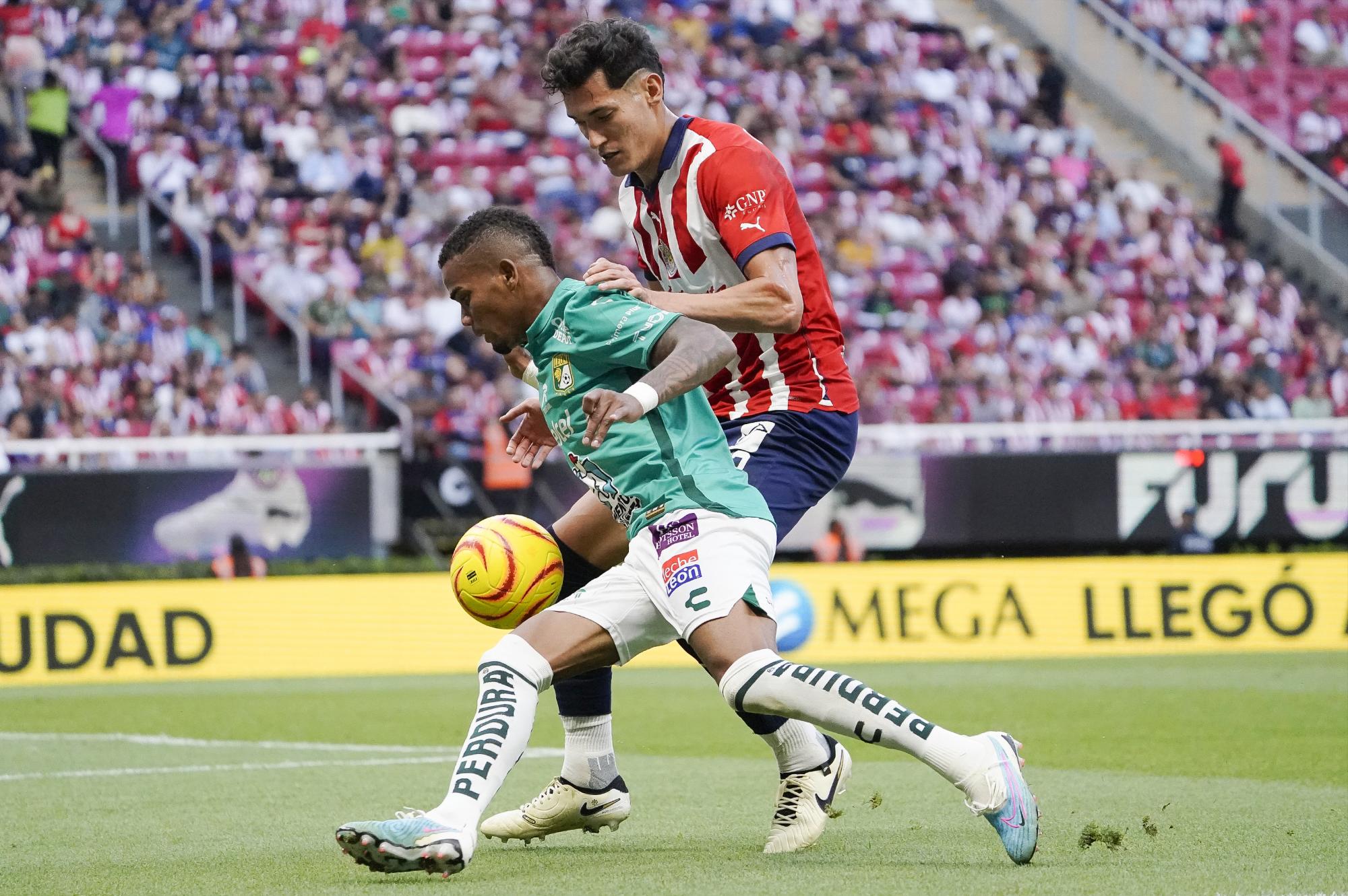 $!León le pega a Chivas y agranda su crisis