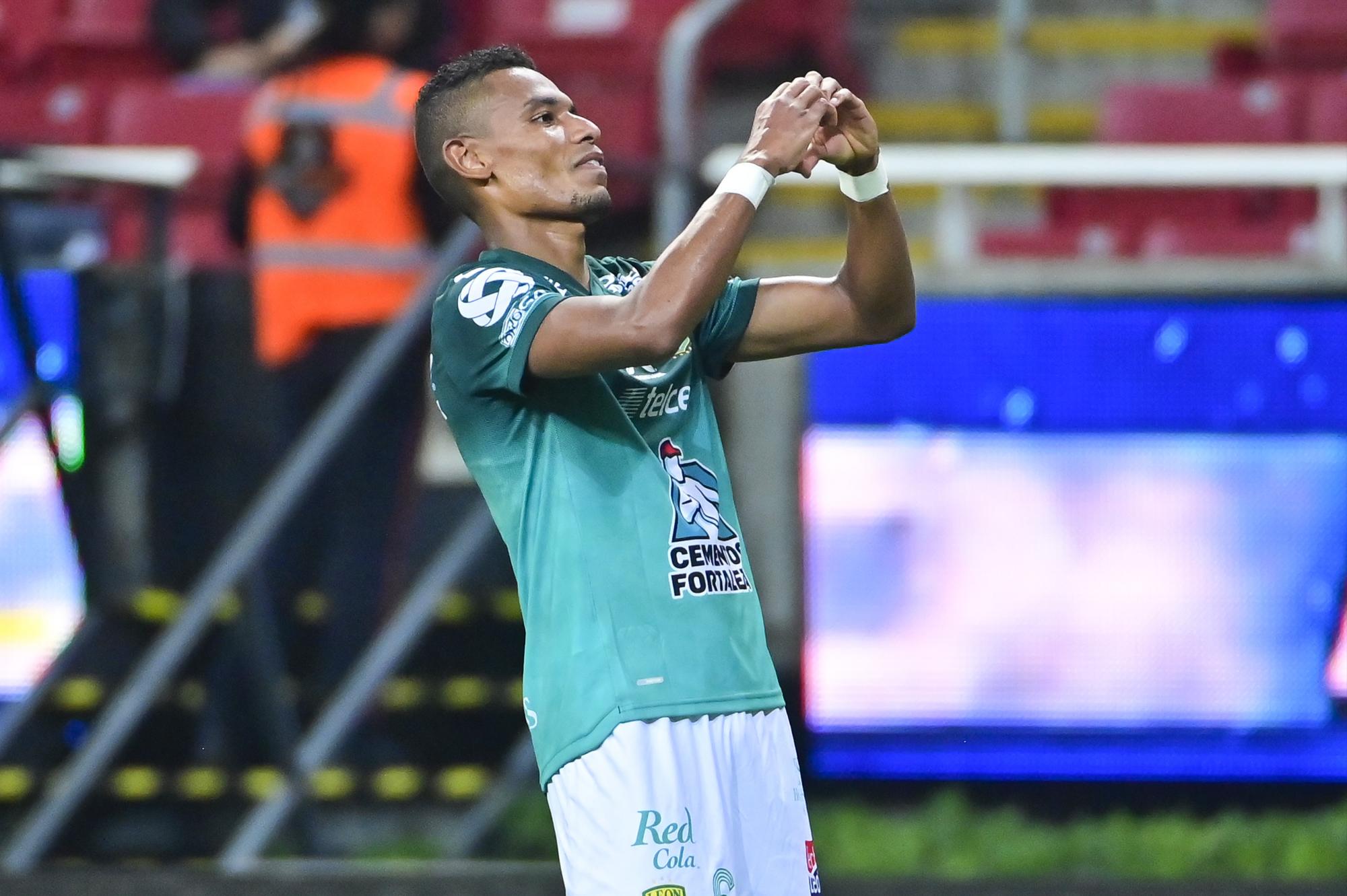 $!León devora a Chivas, que se va abucheado en el Akron