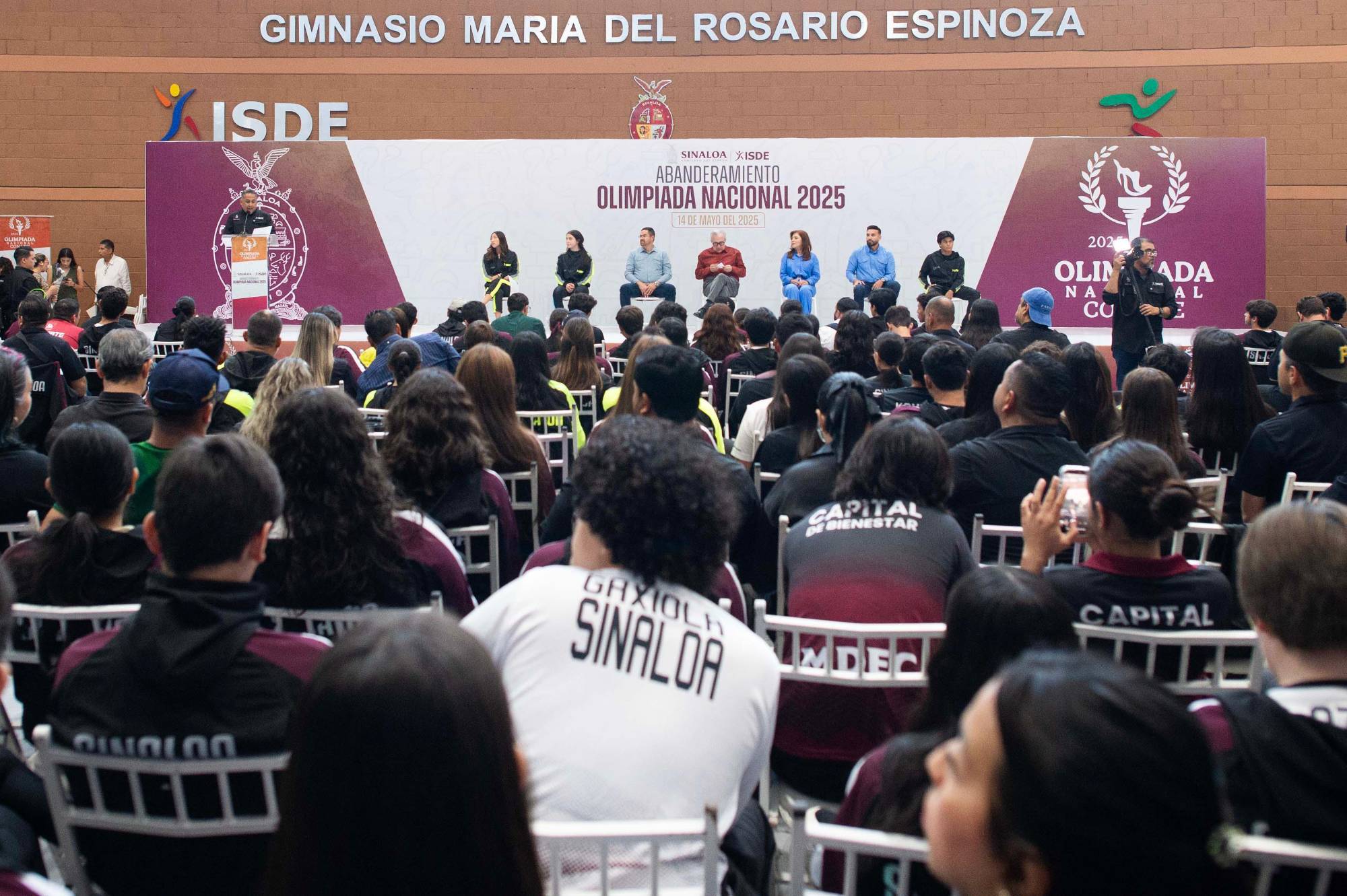 $!Abandera Rocha Moya a delegación sinaloense para la Olimpiada Nacional Conade