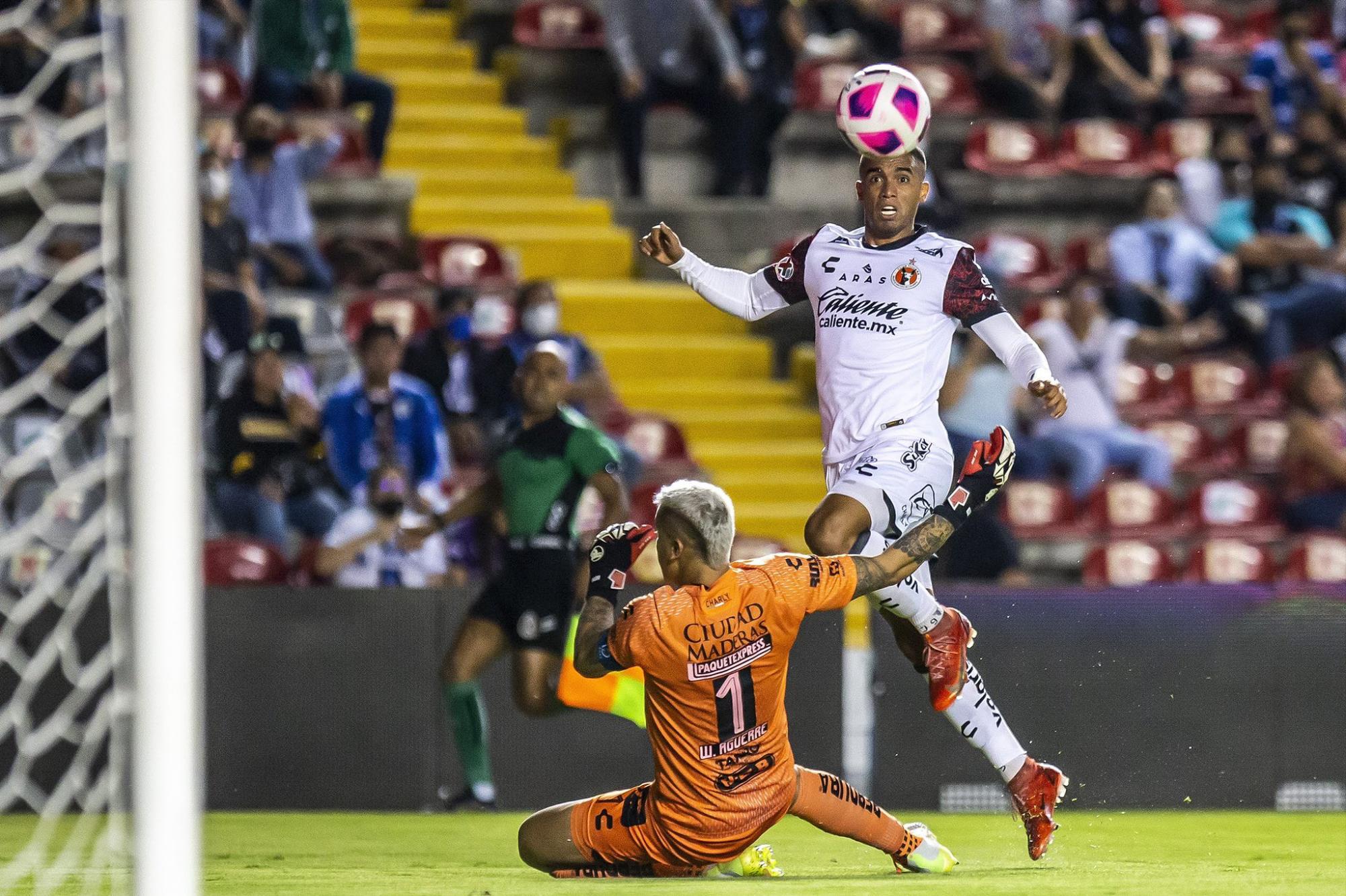 $!Xolos y Gallos Blancos empatan 1-1 en Querétaro