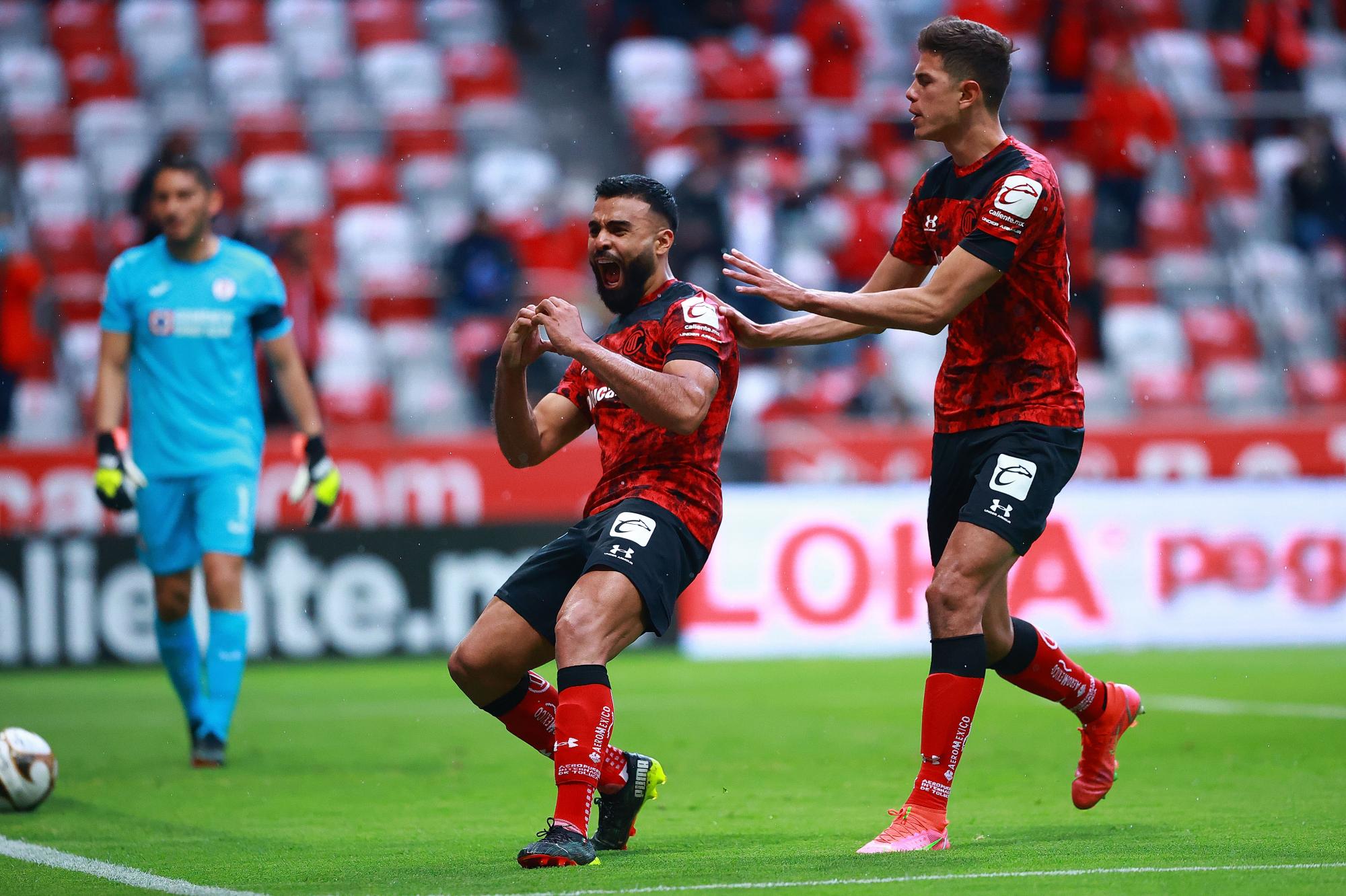$!Con polémica arbitral, Toluca vence 2-1 al Cruz Azul en arranque de liguilla