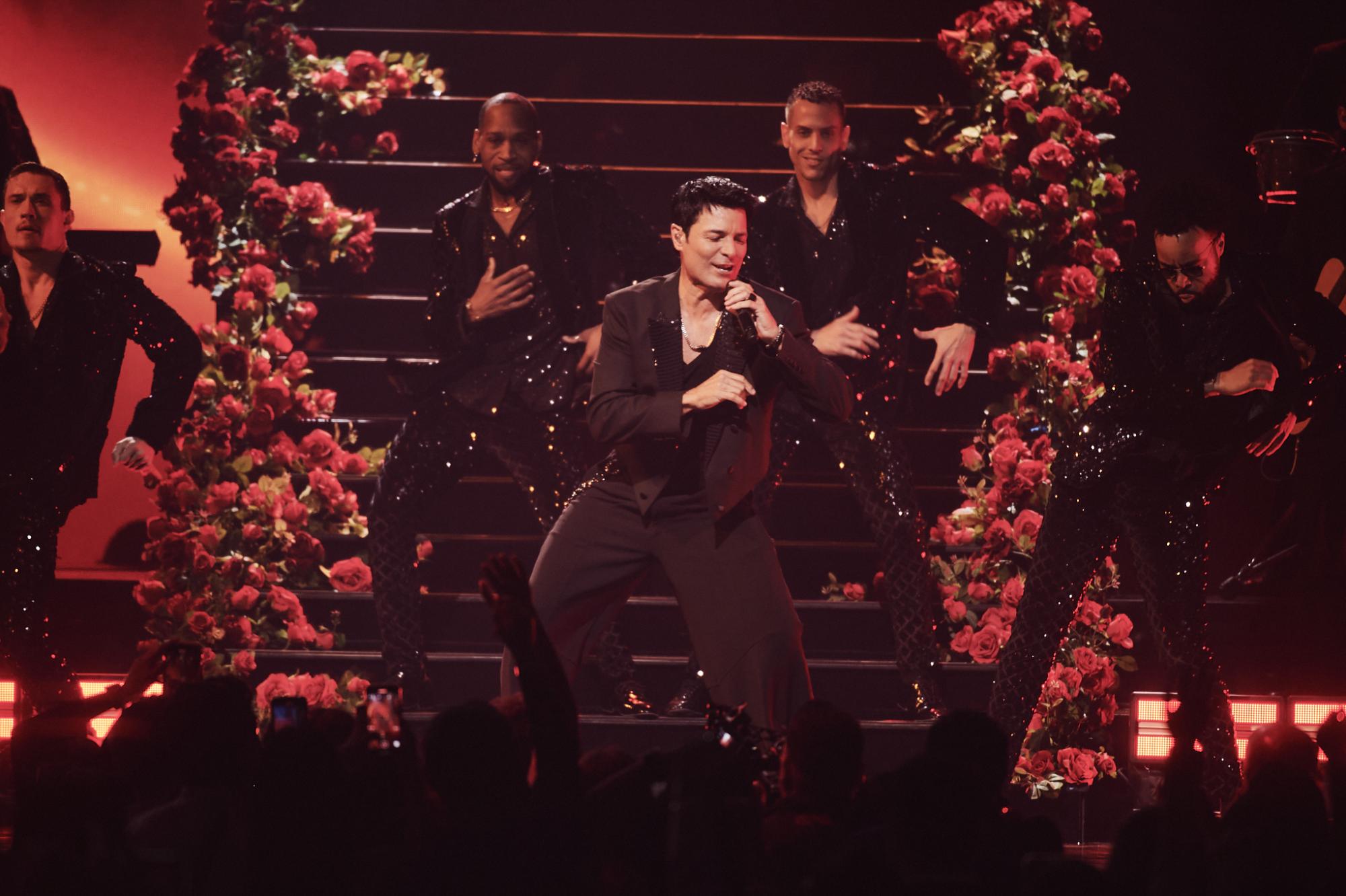 $!Tras años de ausencia de los escenarios Chayanne se presentó en Premios Lo Nuestro.