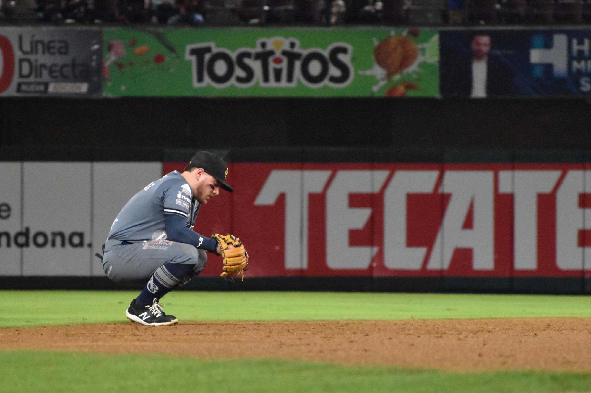 $!Tomateros de Culiacán remonta con jonrón de Víctor Mendoza y está cerca de la final de la LMP