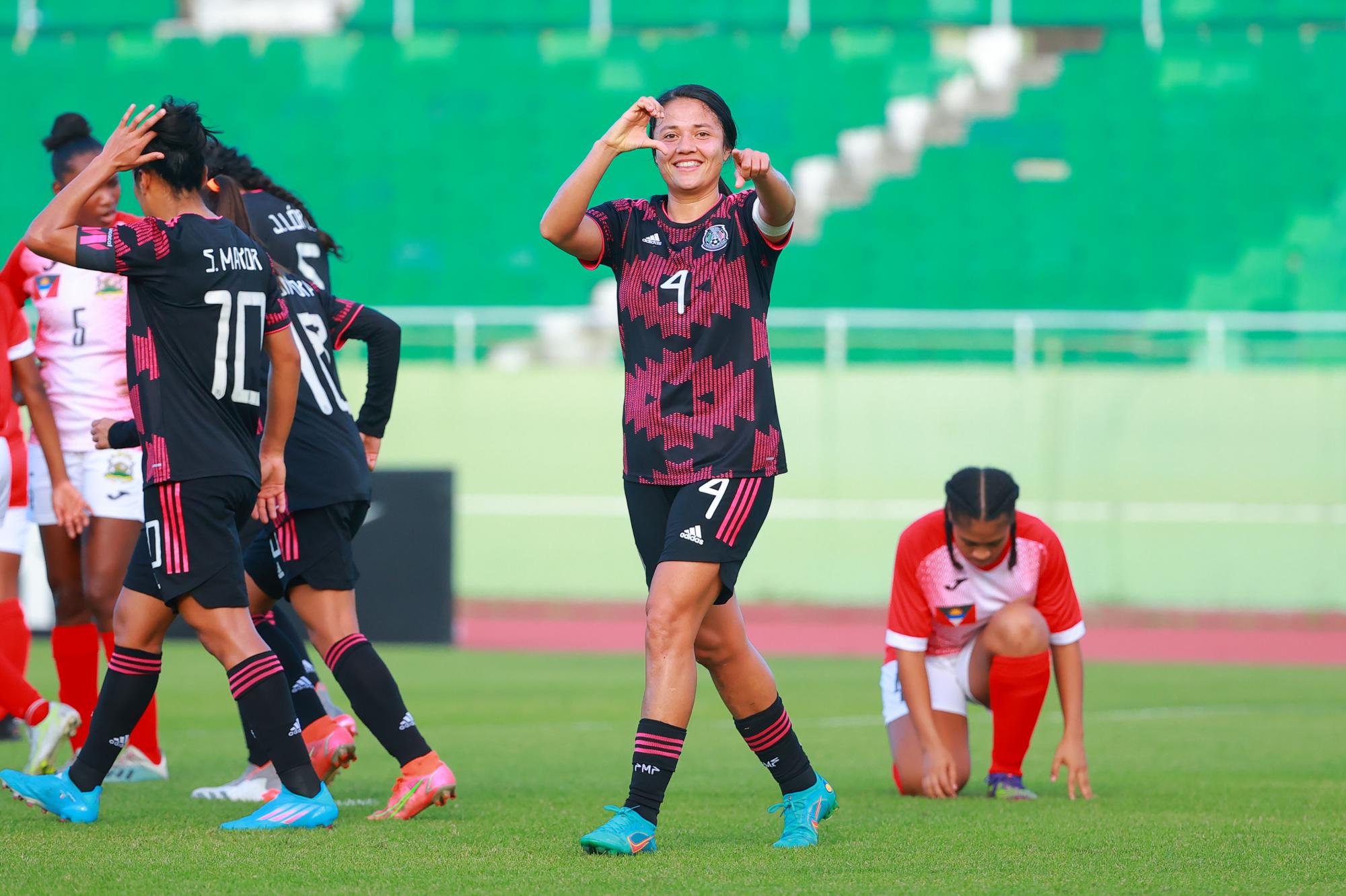 $!México no baja las revoluciones y golea 8-0 a Antigua y Barbuda
