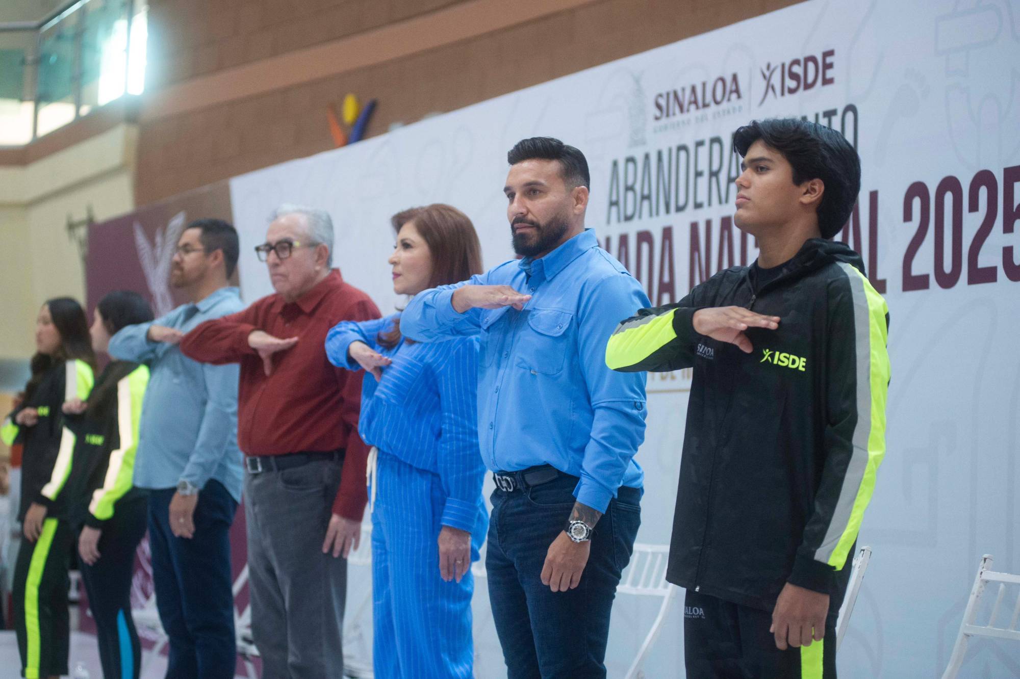 $!Abandera Rocha Moya a delegación sinaloense para la Olimpiada Nacional Conade