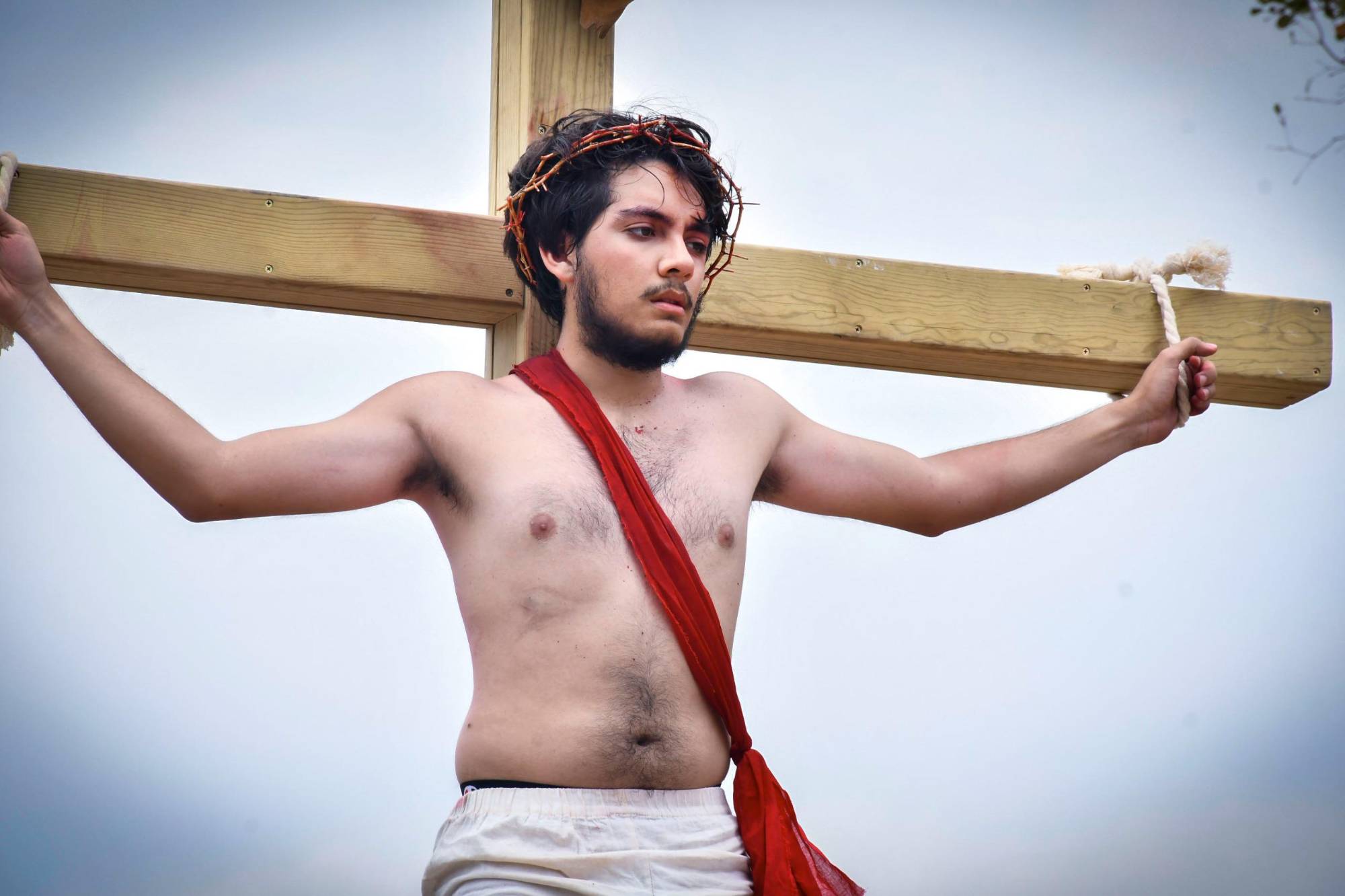 $!Culiacán presencia el camino a la cruz de Cristo con una escenificación juvenil