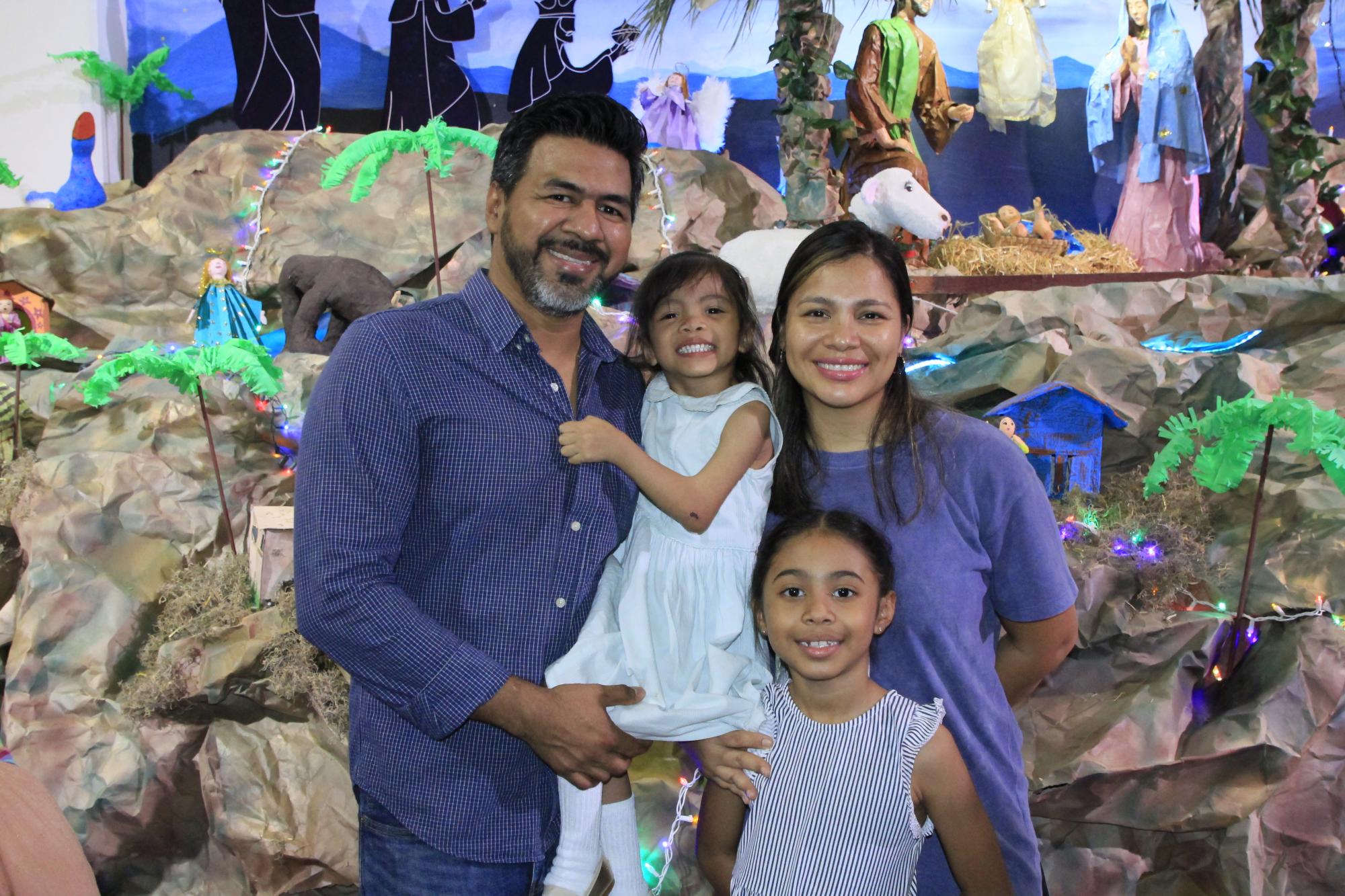 $!Armando Burgueño y Brenda Labrada con las pequeñas Sinahí Burgueño, Maia Burgueño.