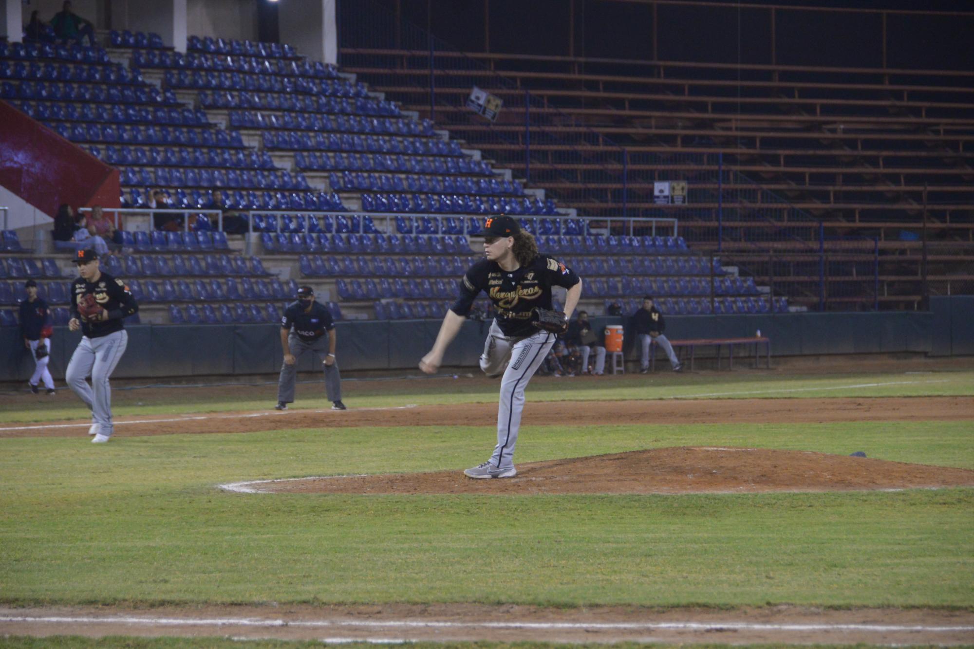 $!Naranjeros pegó primero en duelo de líderes en Navojoa