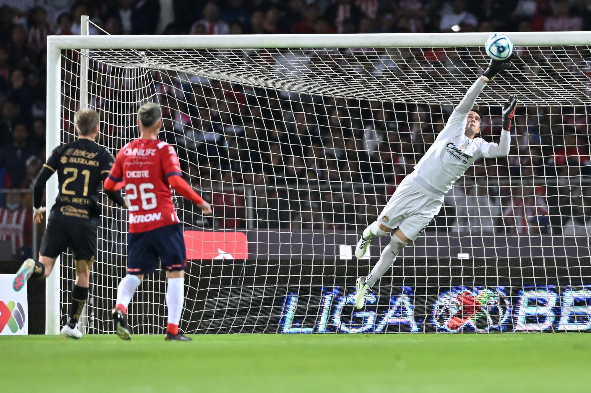$!Chivas saca los tres puntos de Ciudad Universitaria
