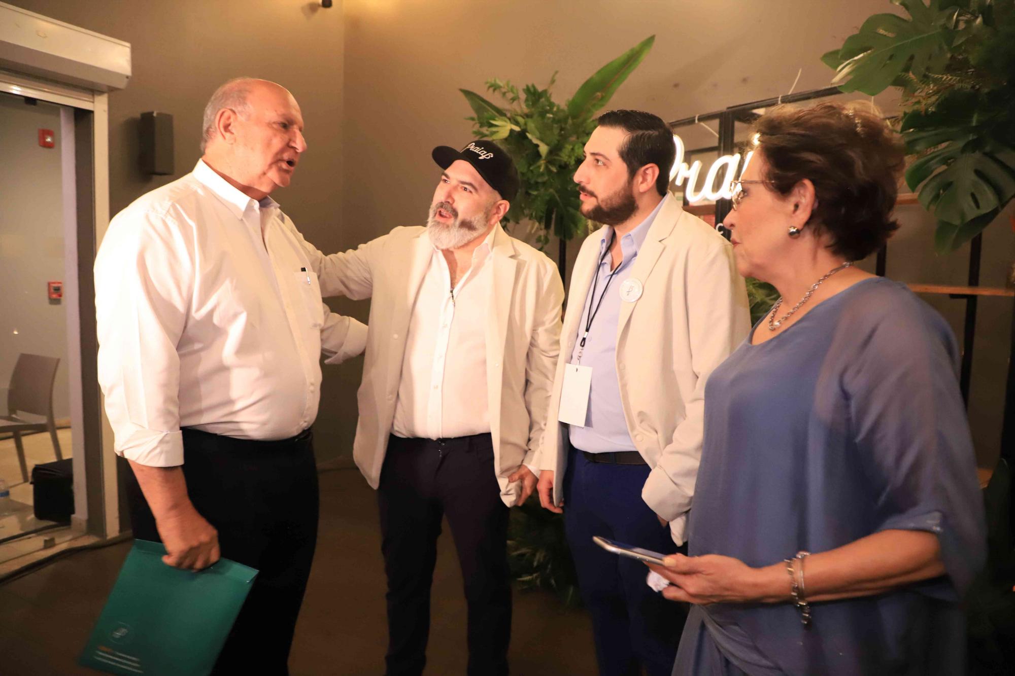 $!Munir Aun saluda a Miguel y Guillermo Izaguirre, y Zoyla Salas.