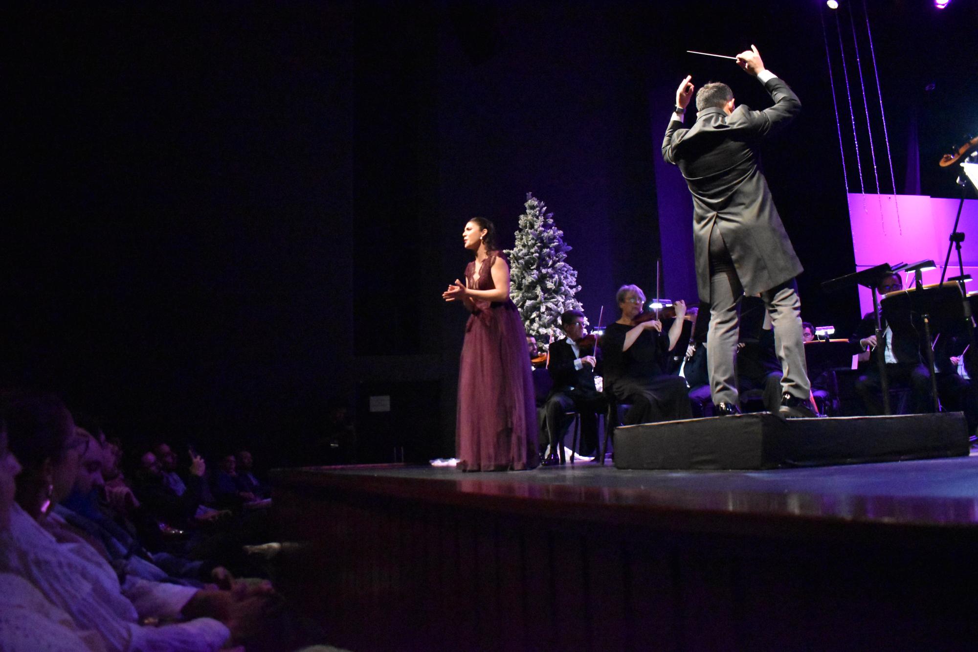 $!La soprano Hildelisa Hangis interpretó ‘Si, mi chiamano Mimi’, de la ópera ‘La Boheme’.