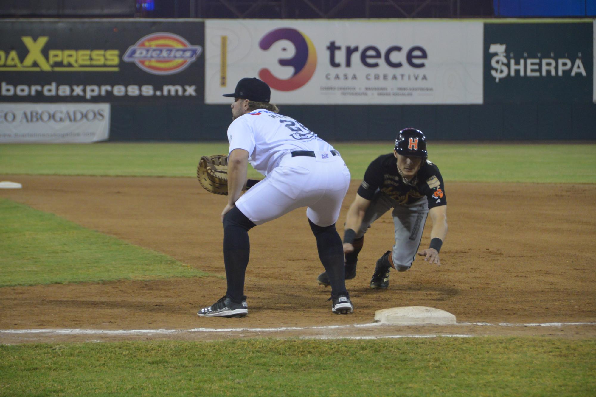 $!Naranjeros pegó primero en duelo de líderes en Navojoa