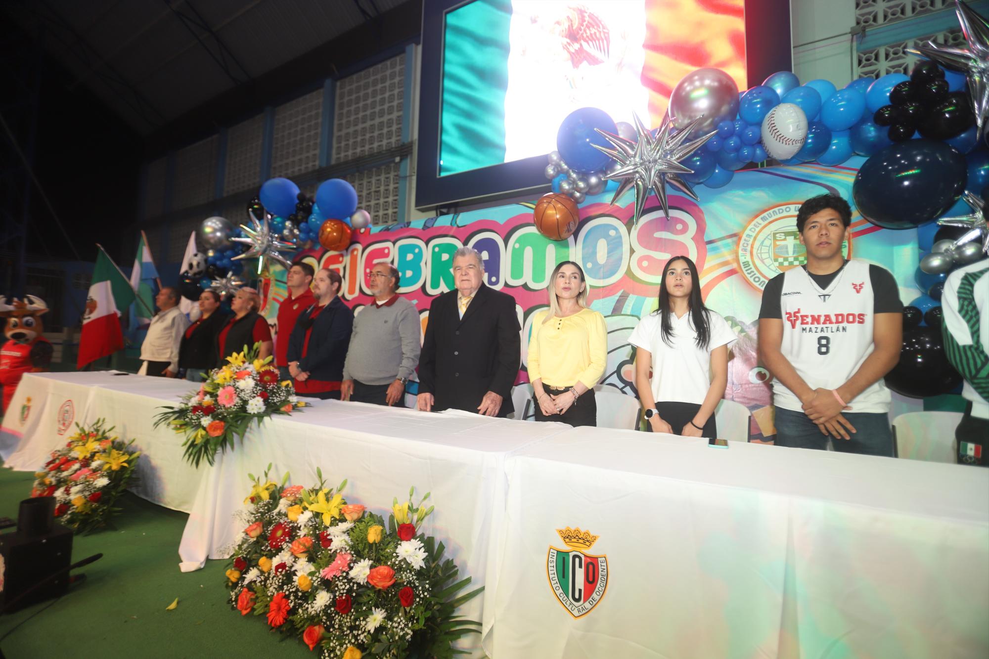 $!Directivos del plantel e invitados especiales encabezaron la ceremonia inaugural.