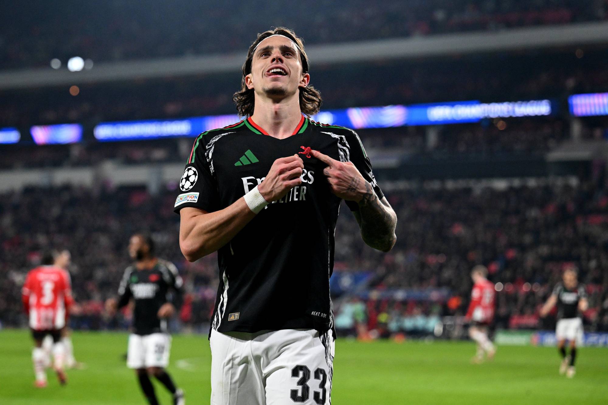 $!Arsenal golea 7-1 al PSV y pone pie y medio en cuartos de final de la Champions
