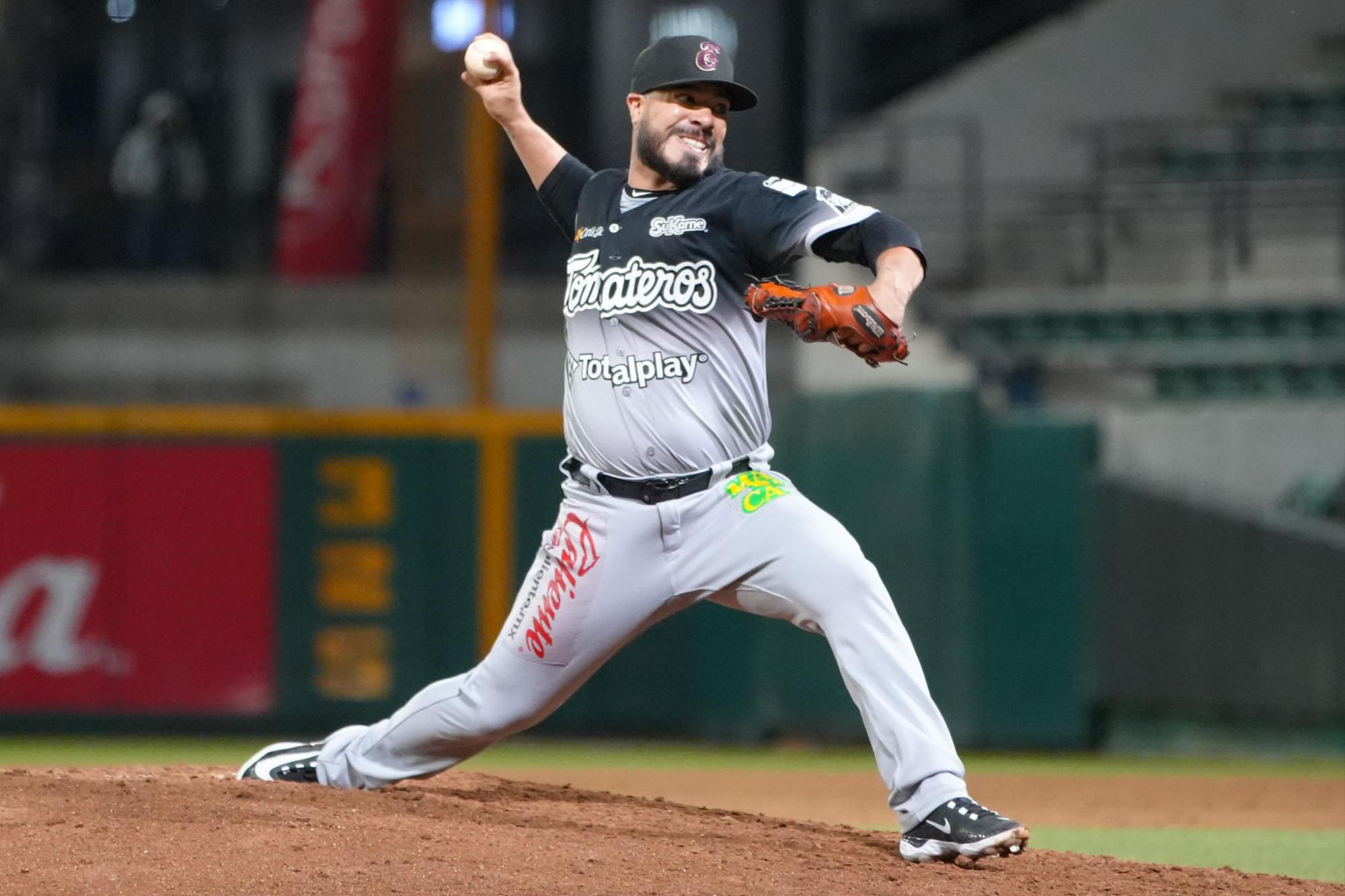 $!Tomateros de Culiacán se impone a Algodoneros de Guasave en duelo de toma y daca