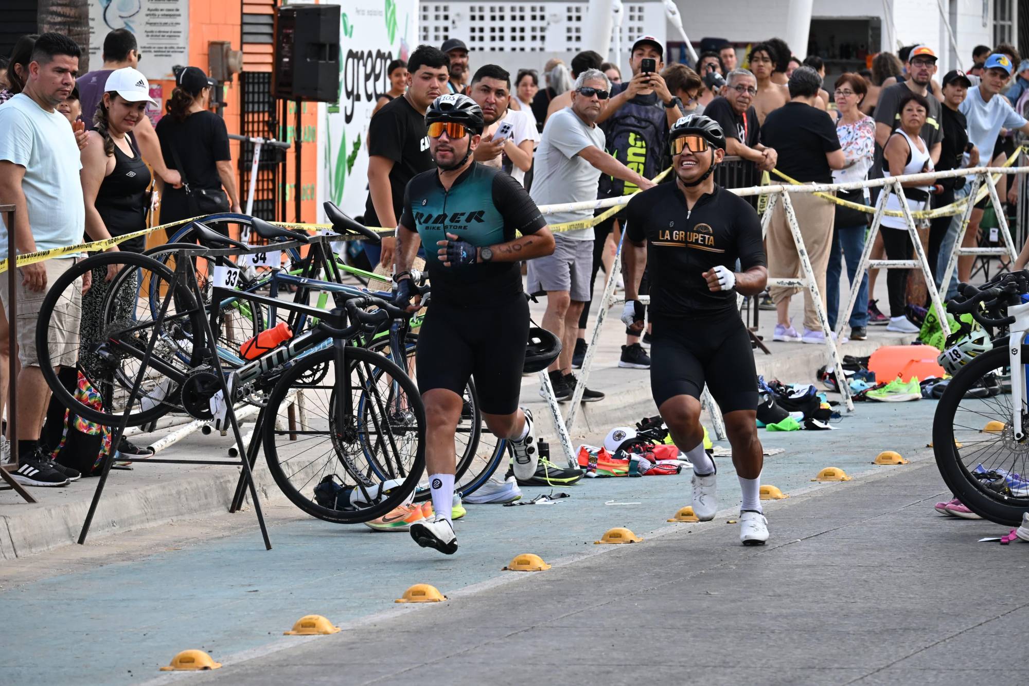 $!José Luis Zazueta y Antonella Guzmán triunfan en el Triatlón Trimaz 2025
