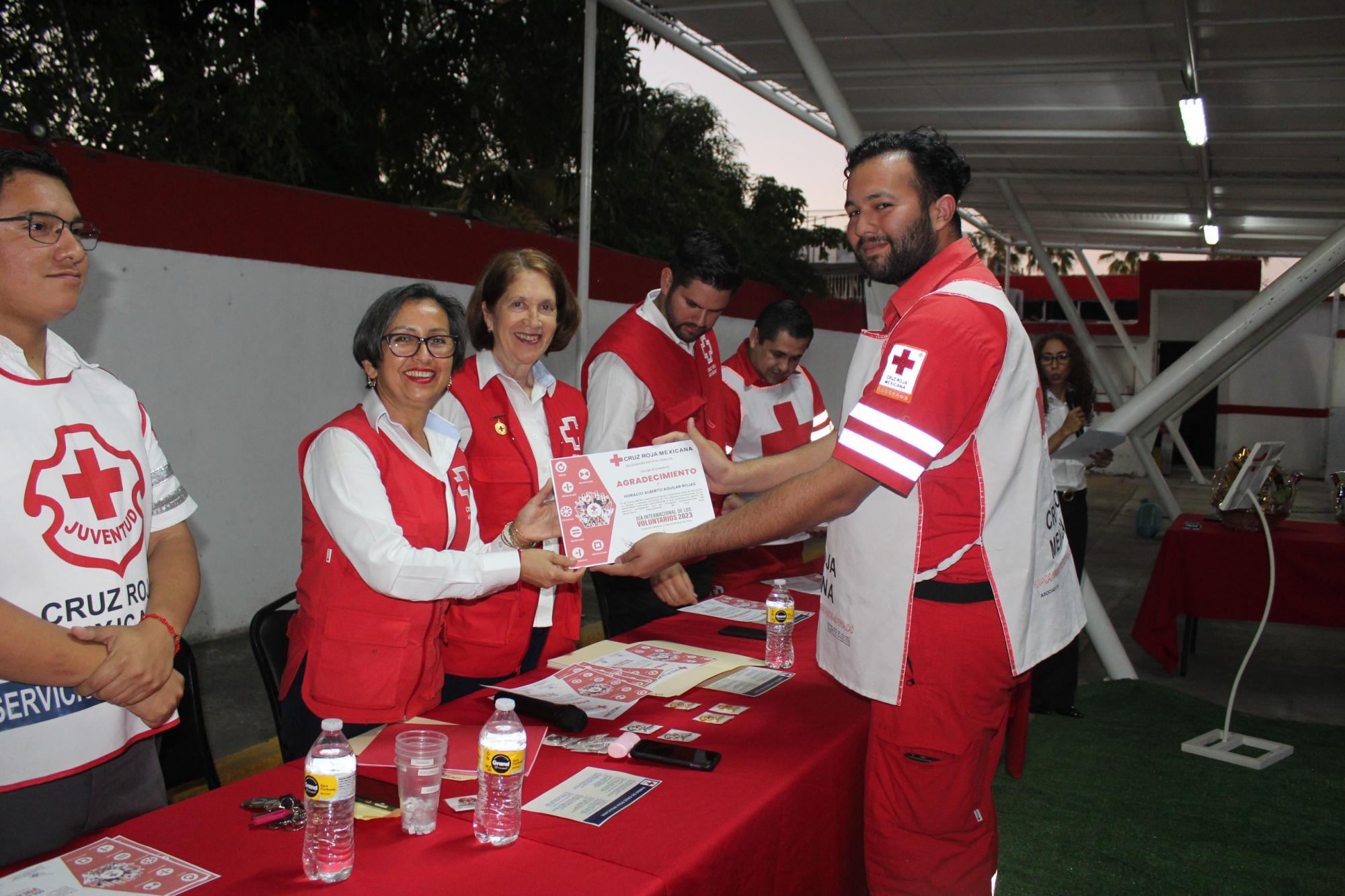 $!Cruz Roja Mazatlán entrega reconocimientos a voluntarios