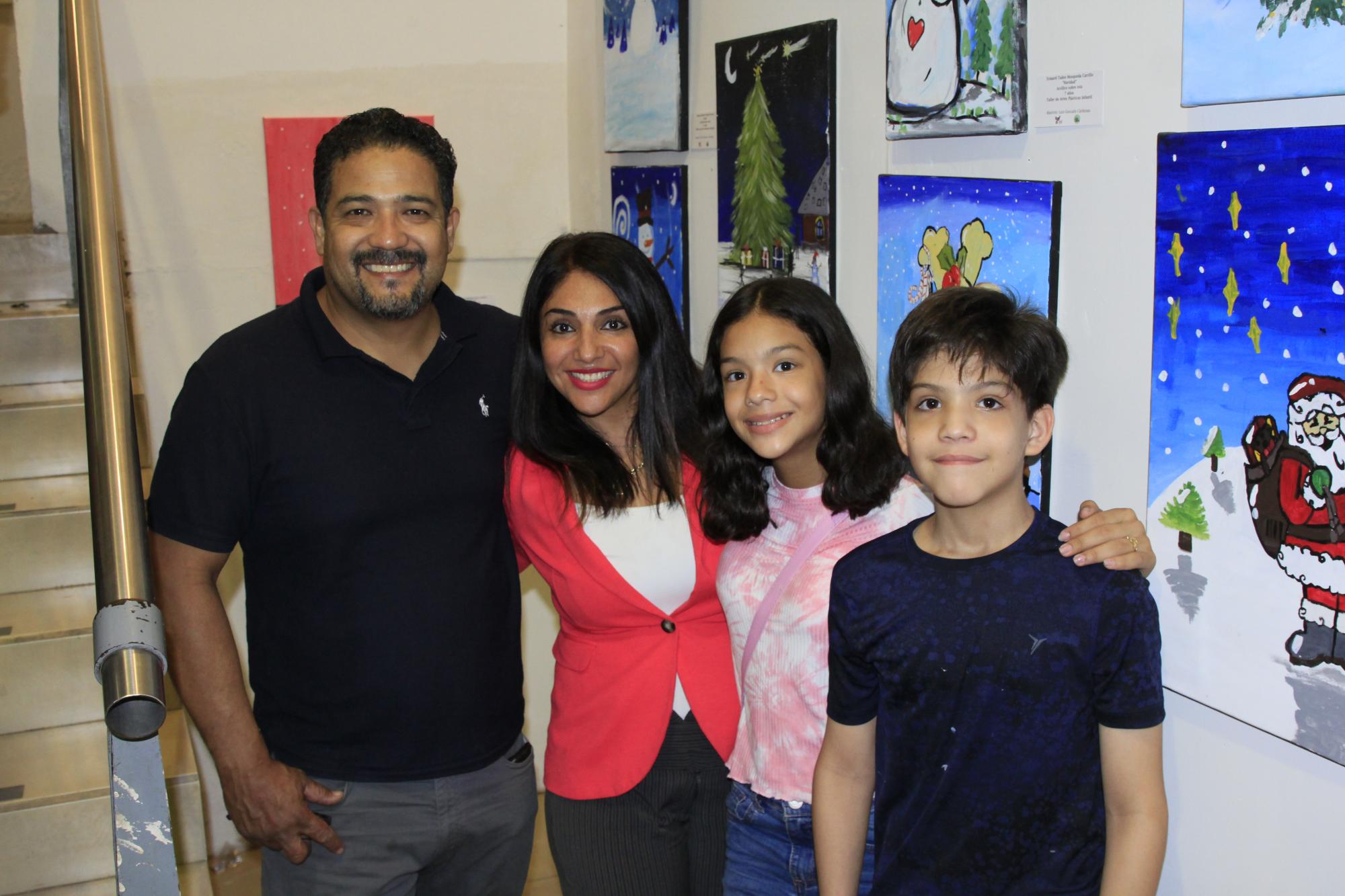 $!Héctor Loaiza y Carmen Mendoza con sus pequeños Camila y Leonel Loaiza.