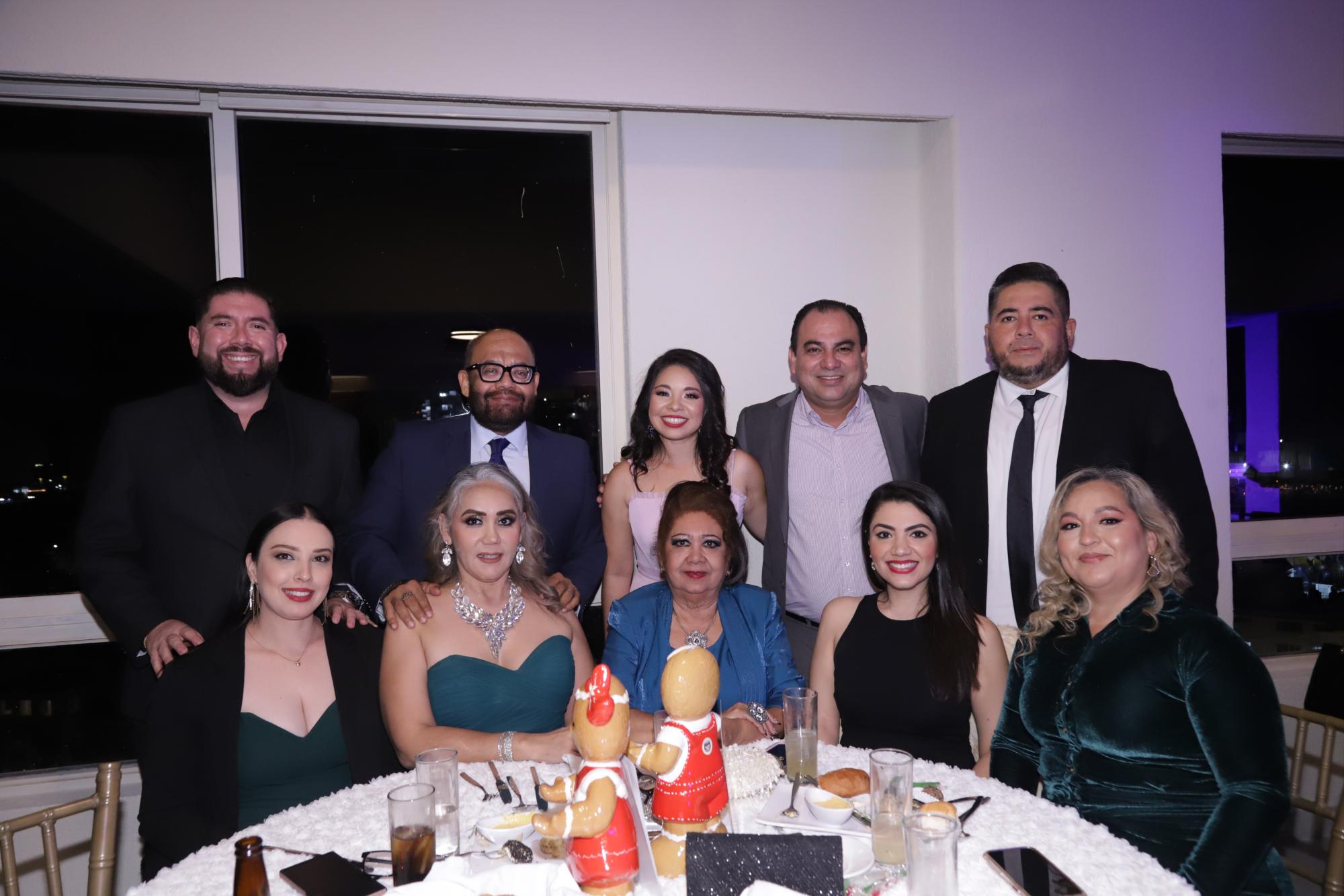 $!Omar Verdugo, Miguel González, Adriana Morales, César Rodríguez, Óscar Rodríguez, Esmeralda Tiznado , Hosanna Méndez, Artemisa Velarde, Valeria Haro y Yolanda Corral.