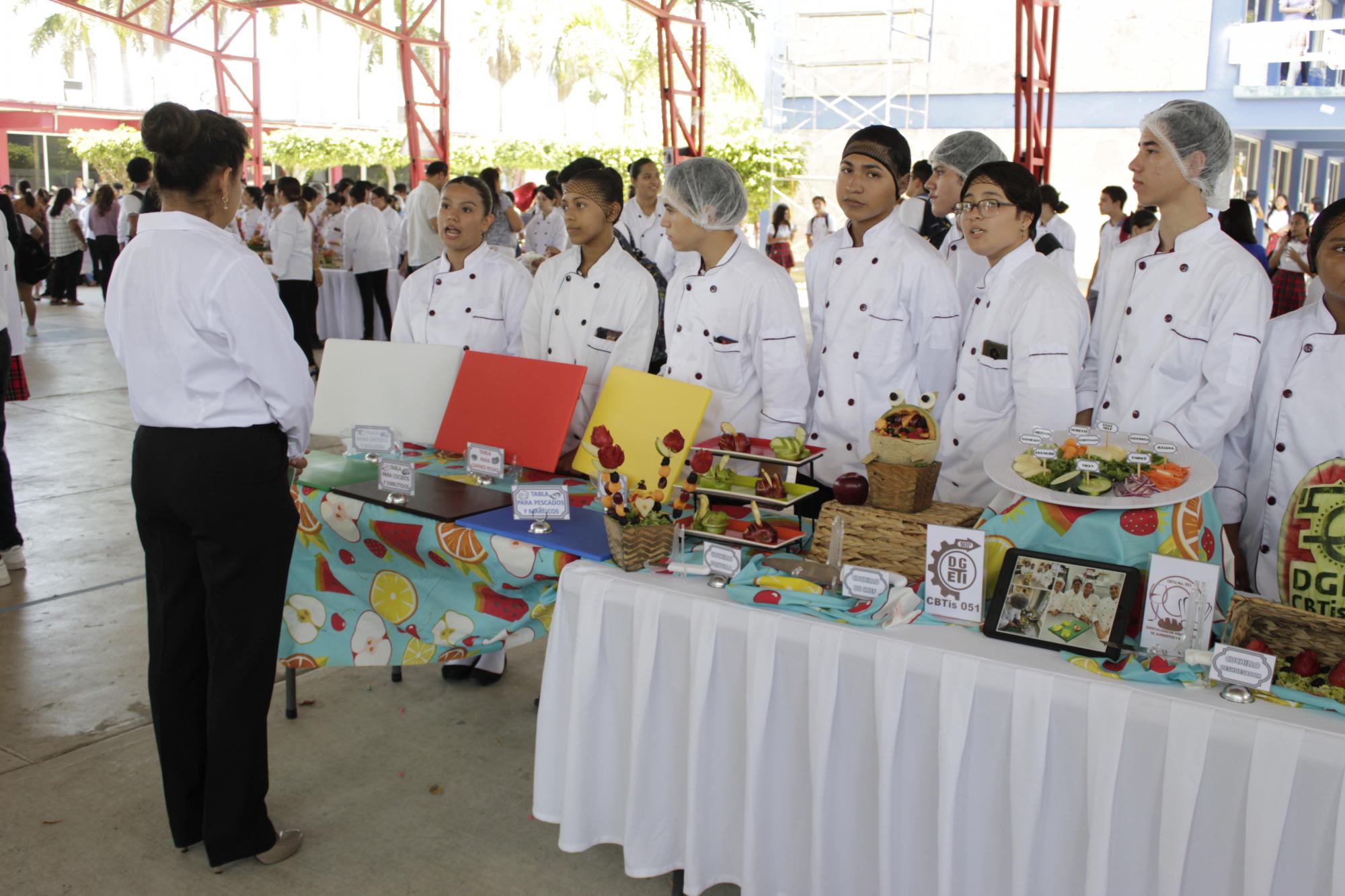 $!Muestran estudiantes del CBTIS 51 el proyecto Aprenden para emprender