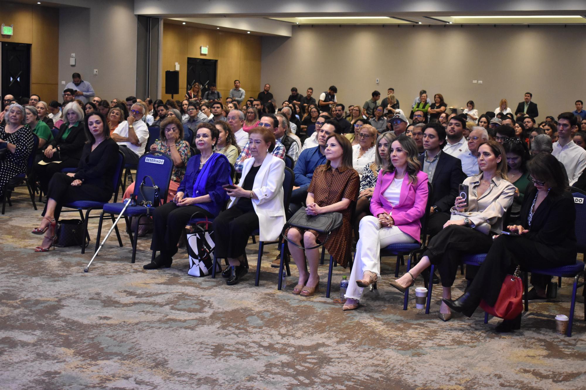 $!Representantes de más 80 instituciones, e invitados especiales acuden al tercer informe de labores.