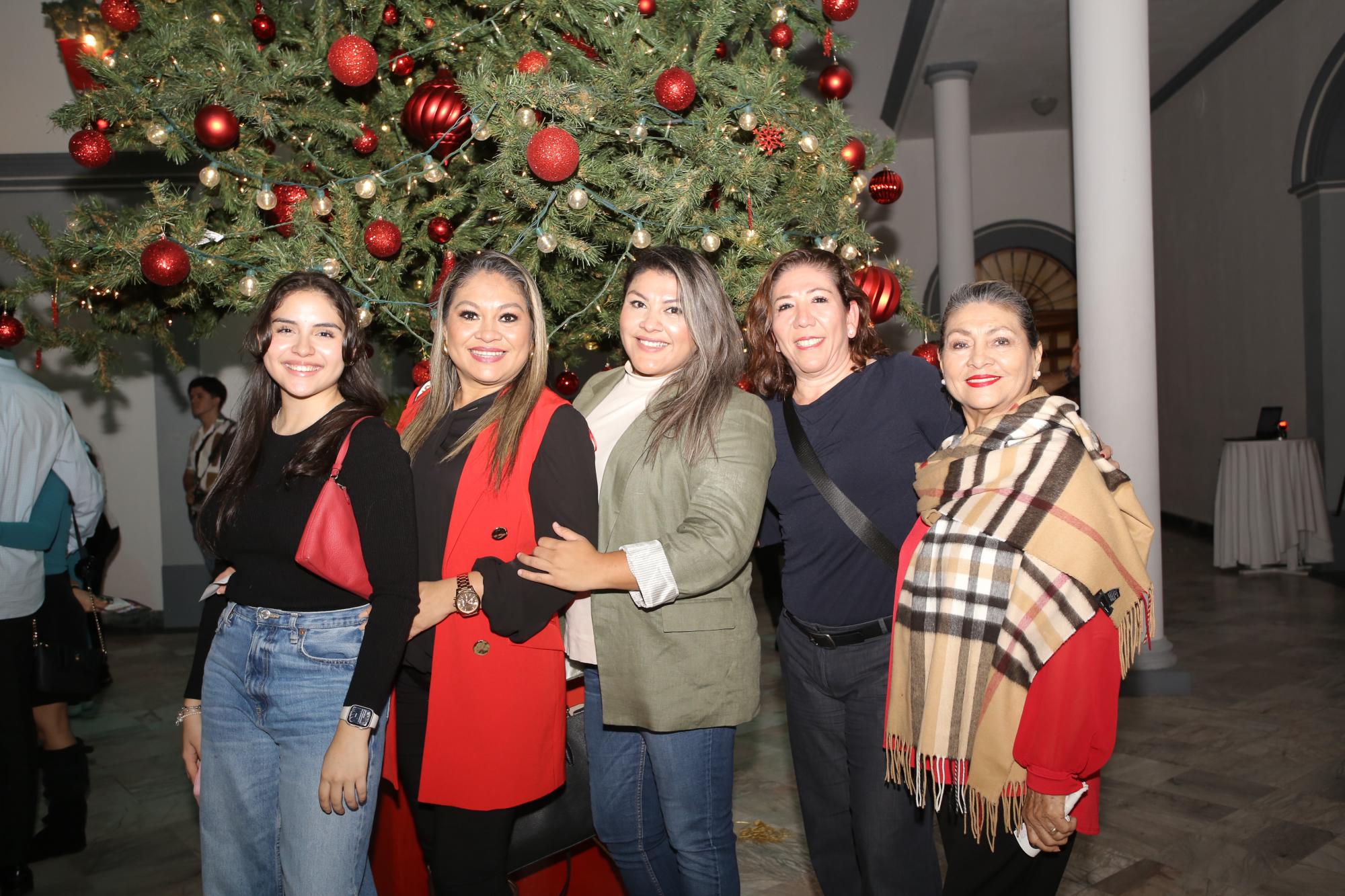 $!Mariana Ríos, Mariana Amezcua, Leticia Amezcua, Leticia Jasso y Sandra Colio.