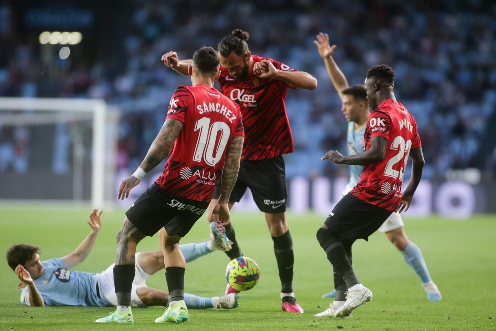 $!El Mallorca de Javier Aguirre frena al Celta y se acerca a la permanencia