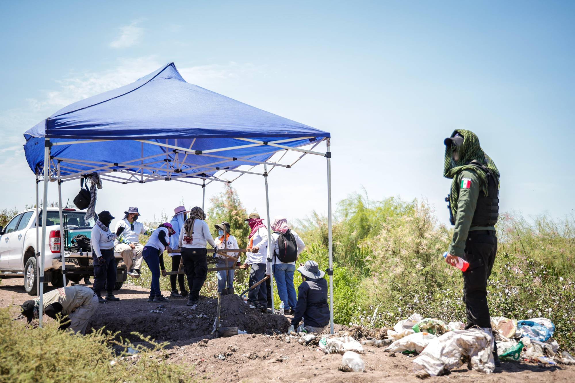 $!Suman 12 cuerpos en ocho fosas con restos humanos en ejido Mezquitillo, en Culiacán
