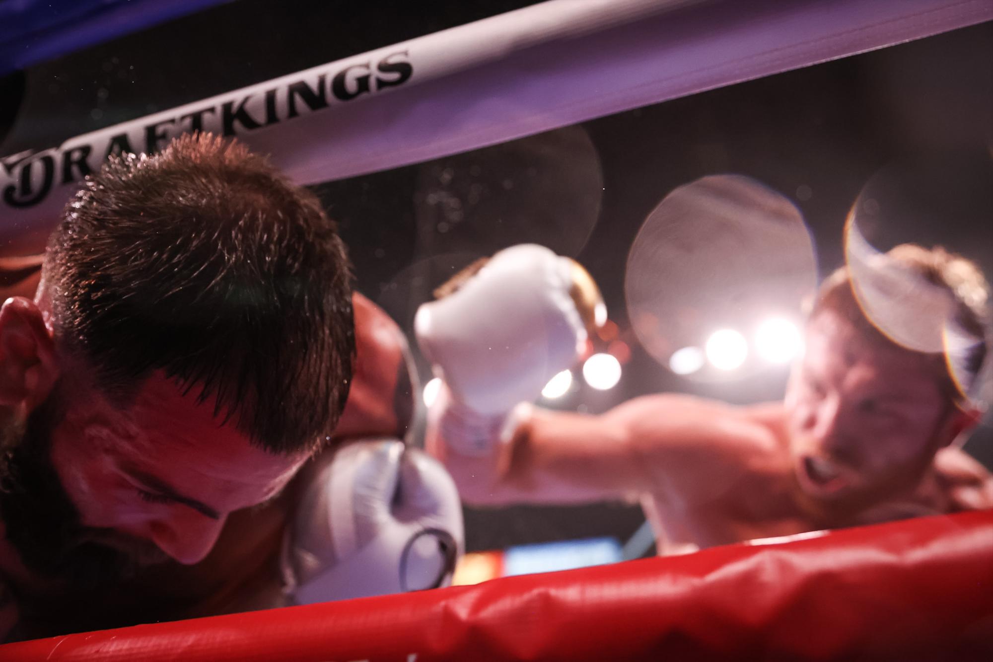 $!Canelo Álvarez noquea en 11 rounds a Caleb Plant y unifica los títulos supermedianos