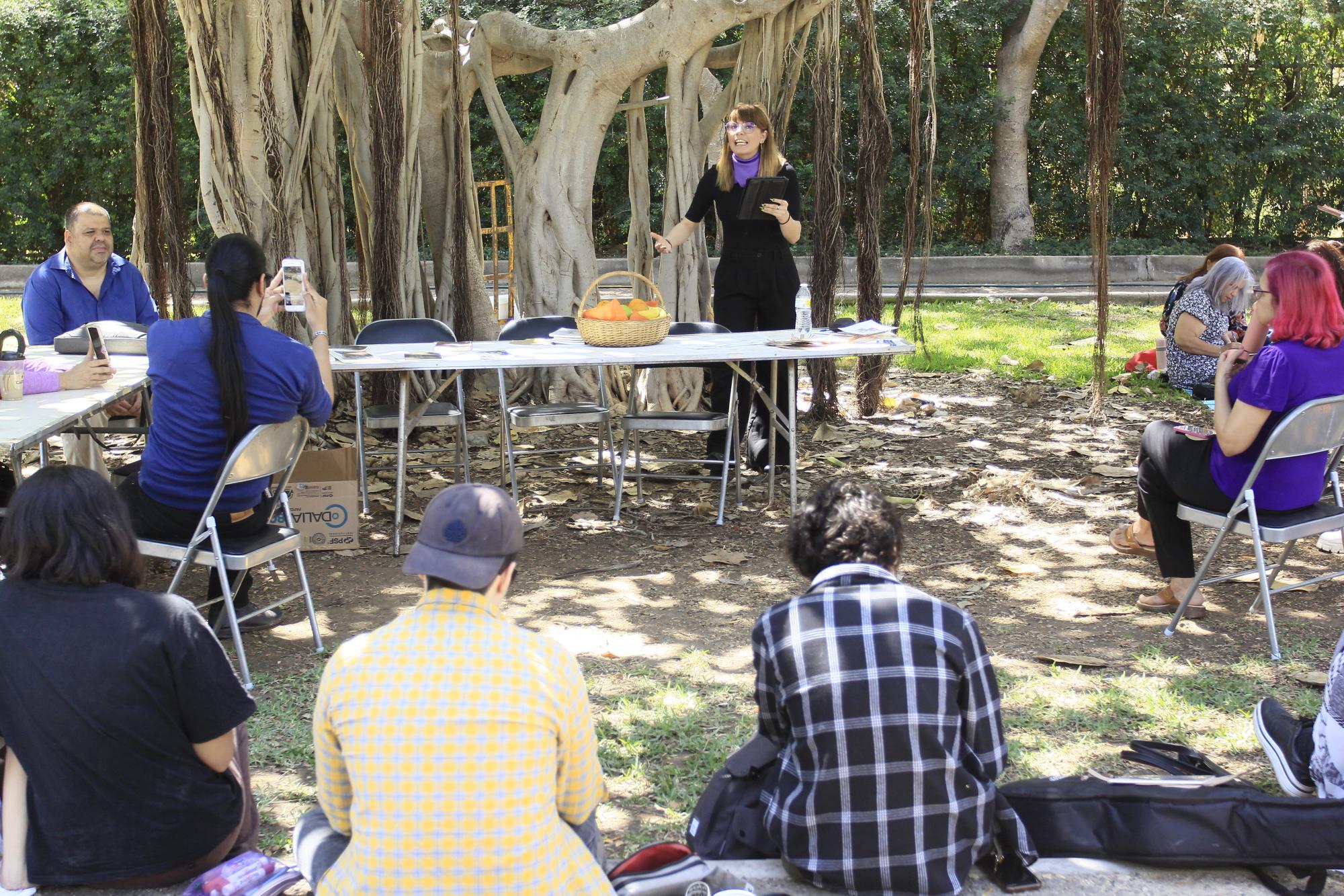 $!Celebran a la poesía con lecturas en el Jardín Botánico