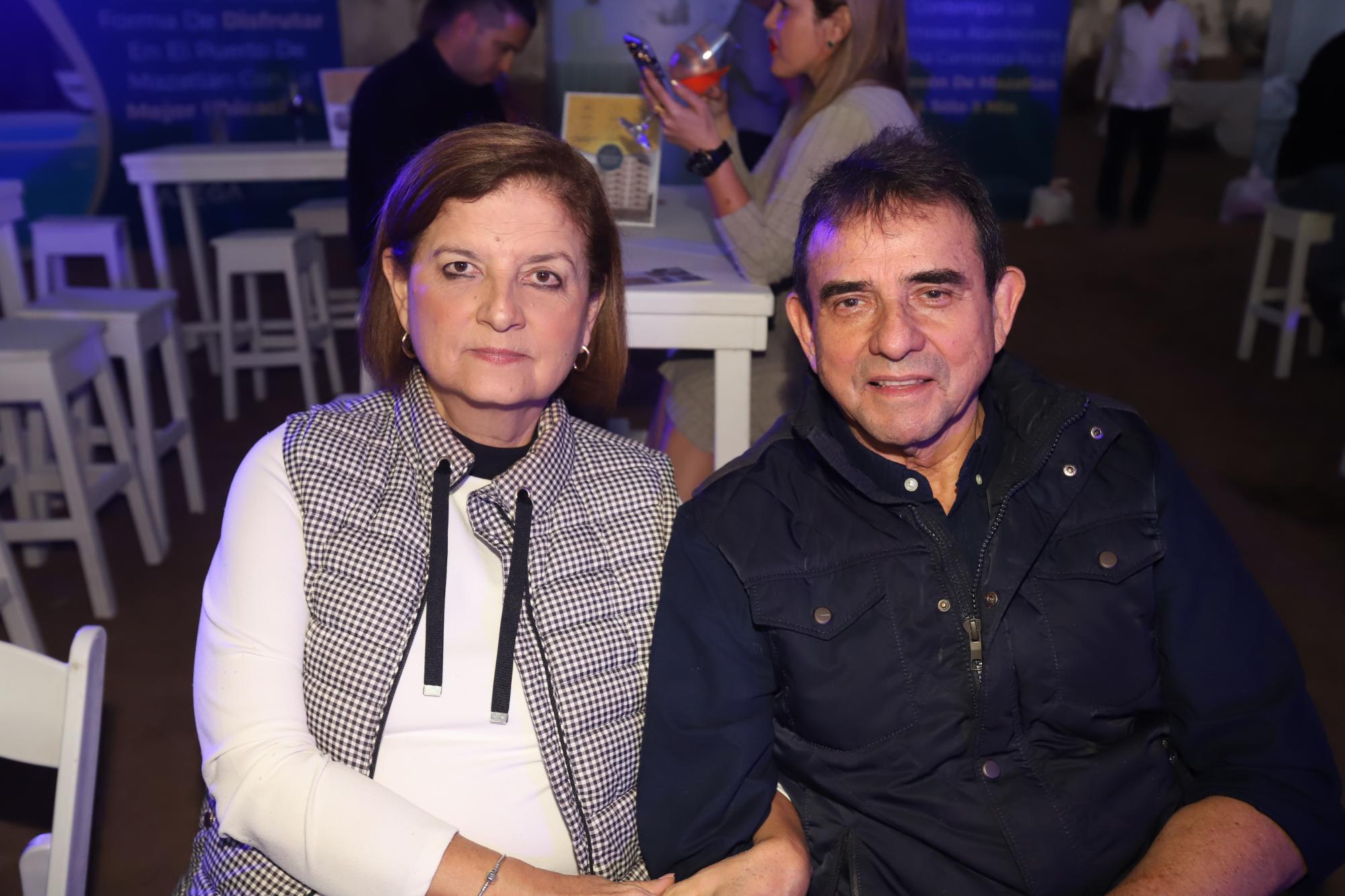 $!Tina Haro de Ramírez y Luis Fabián Ramírez.