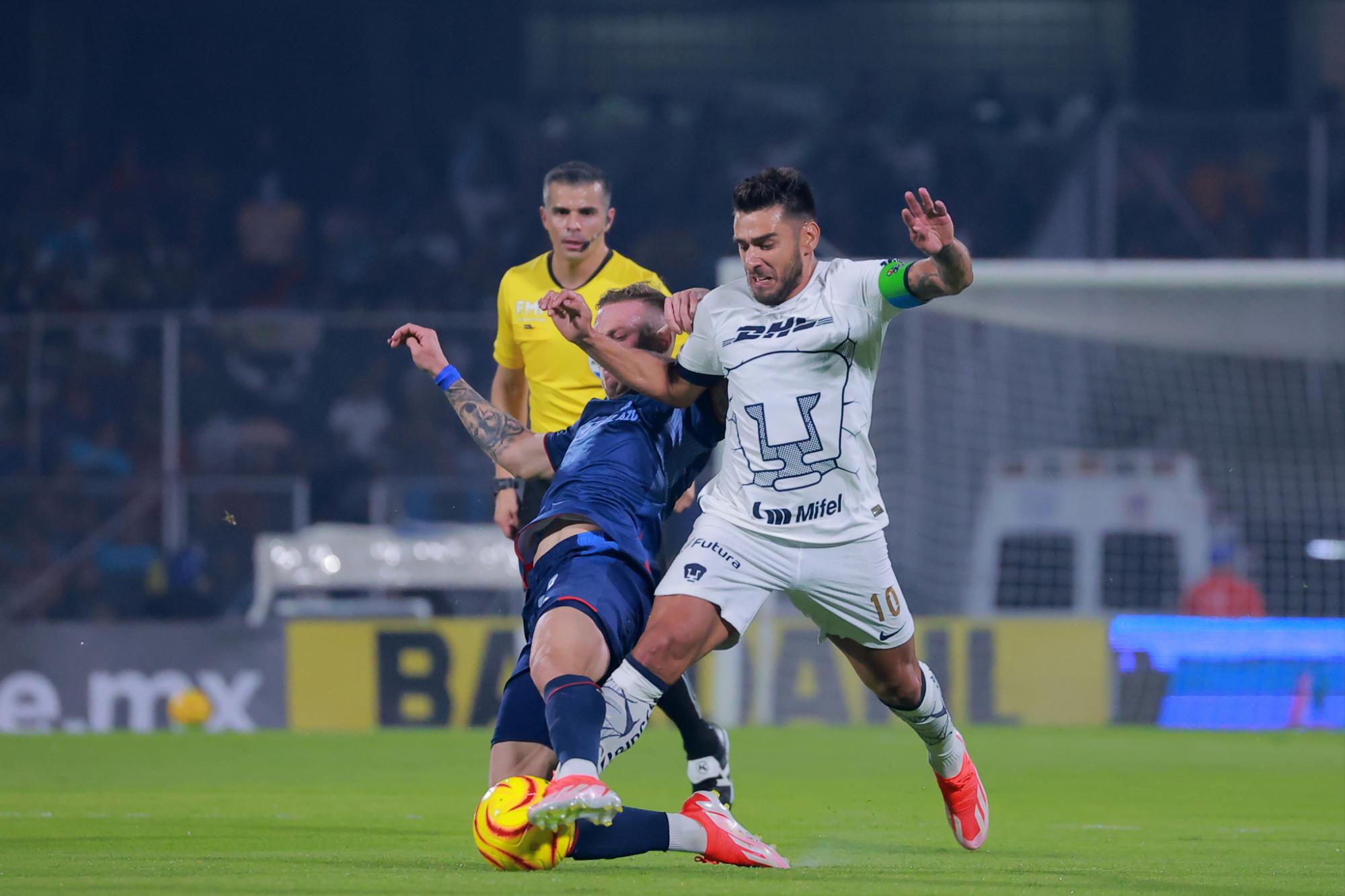 $!Pumas y Cruz Azul quedan a deber y empatan sin goles en el Olímpico Universitario