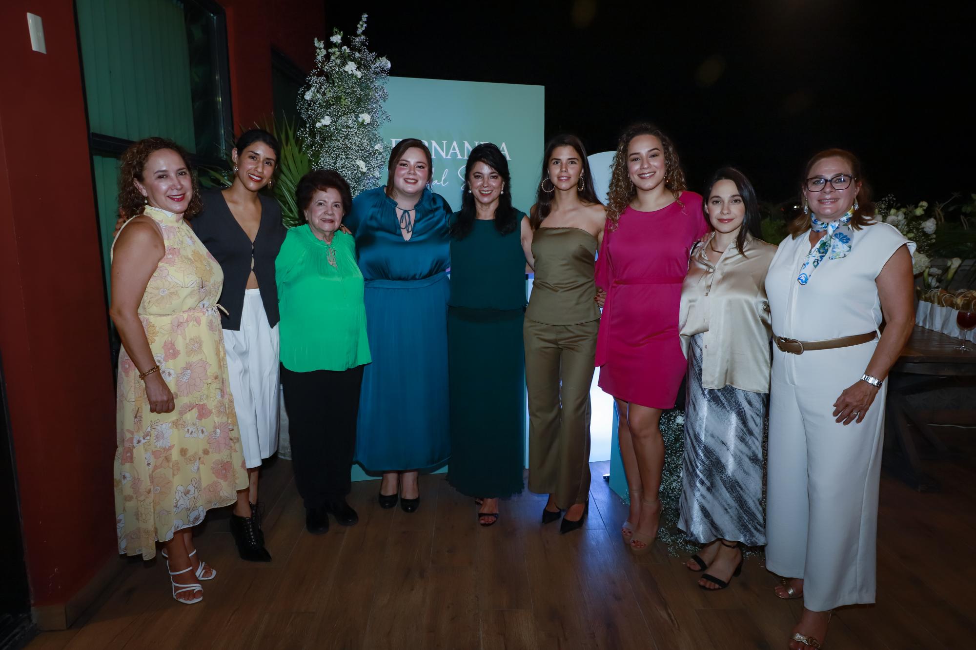 $!Rocío Pérez de Acha, Ana Hernández, Teresa de Acha, María Fernanda Clouthier, Mely Pérez de Acha, Carmen María Clouthier, Rocío Franco, Elena Castro y Lorena Clouthier Carrillo.