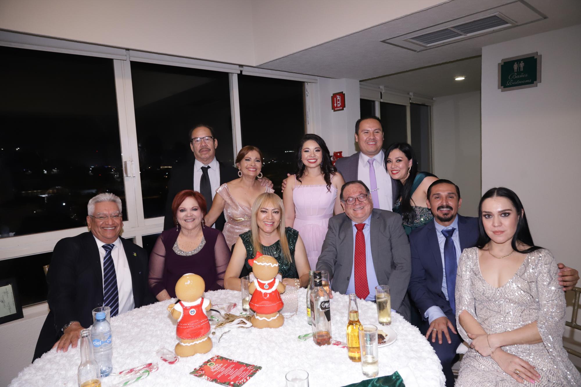 $!De una divertida reunión de fin de año disfrutaron los abogados.