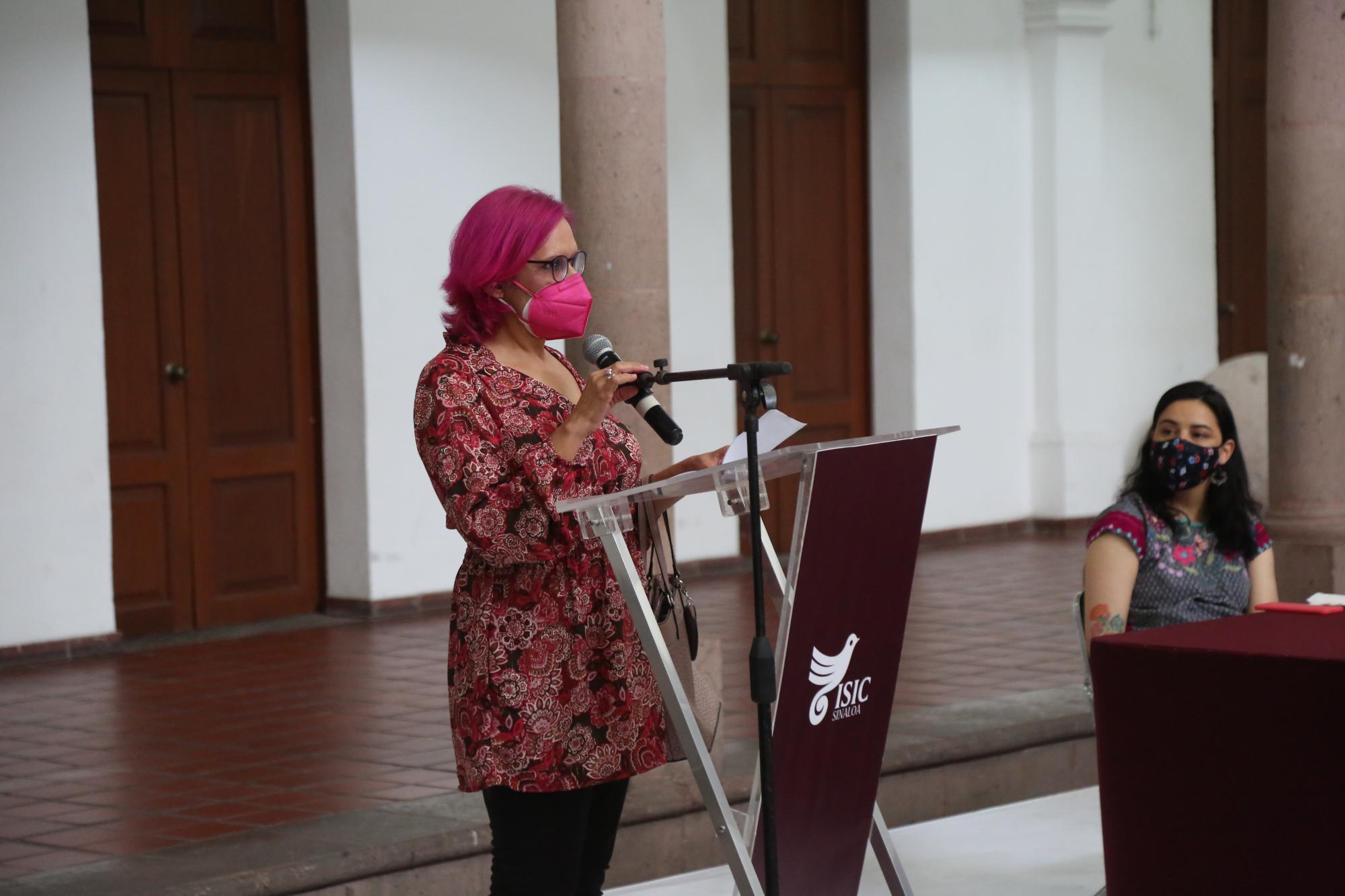$!La académica, Dina Grijalva, durante su participación.