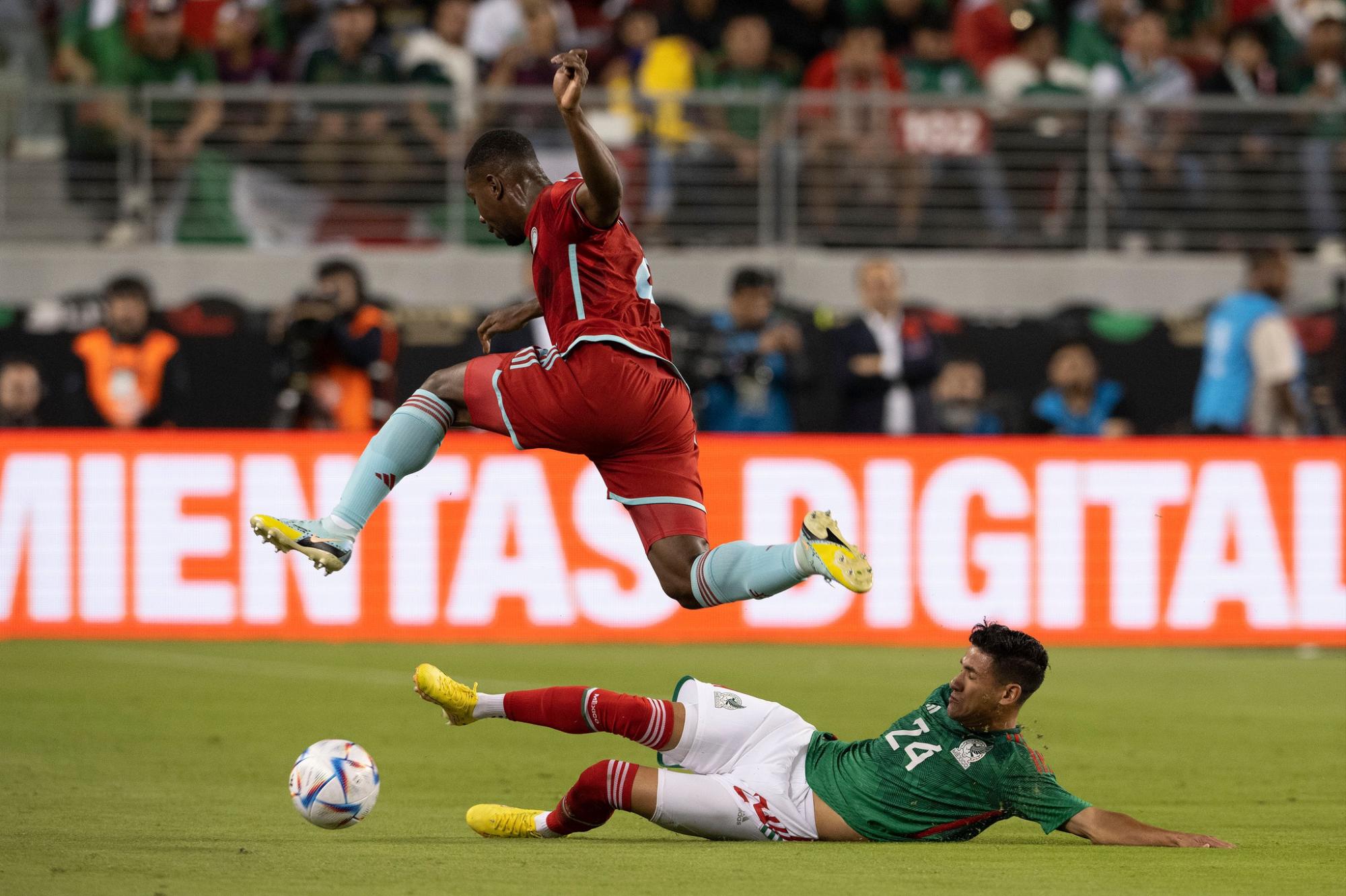 $!México deja ver sus carencias al dejar ir ventaja de dos goles para caer ante Colombia