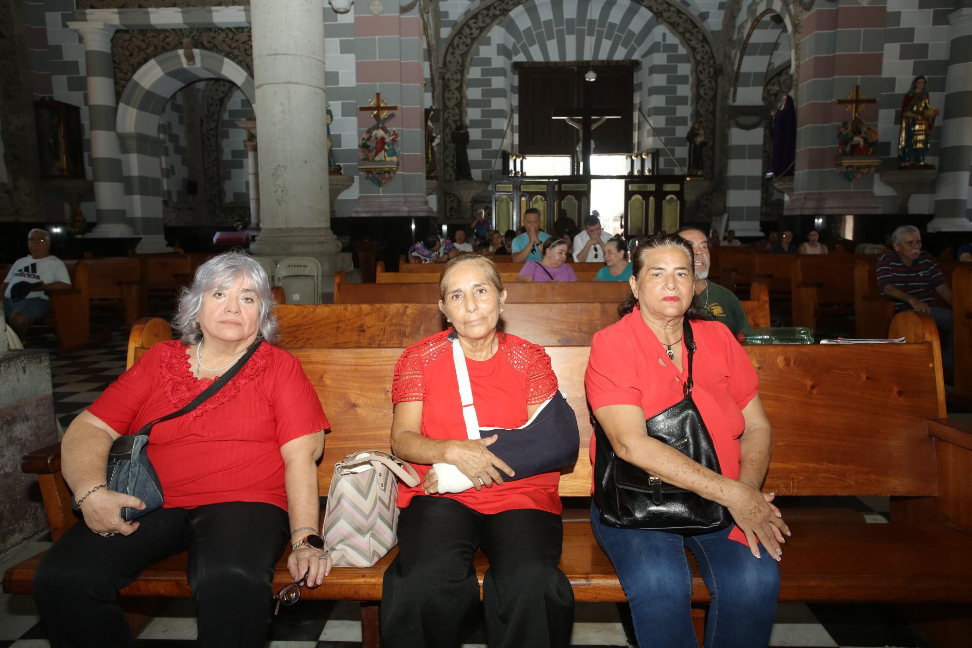 $!Las damas de Anspac Datemex durante la homilía.