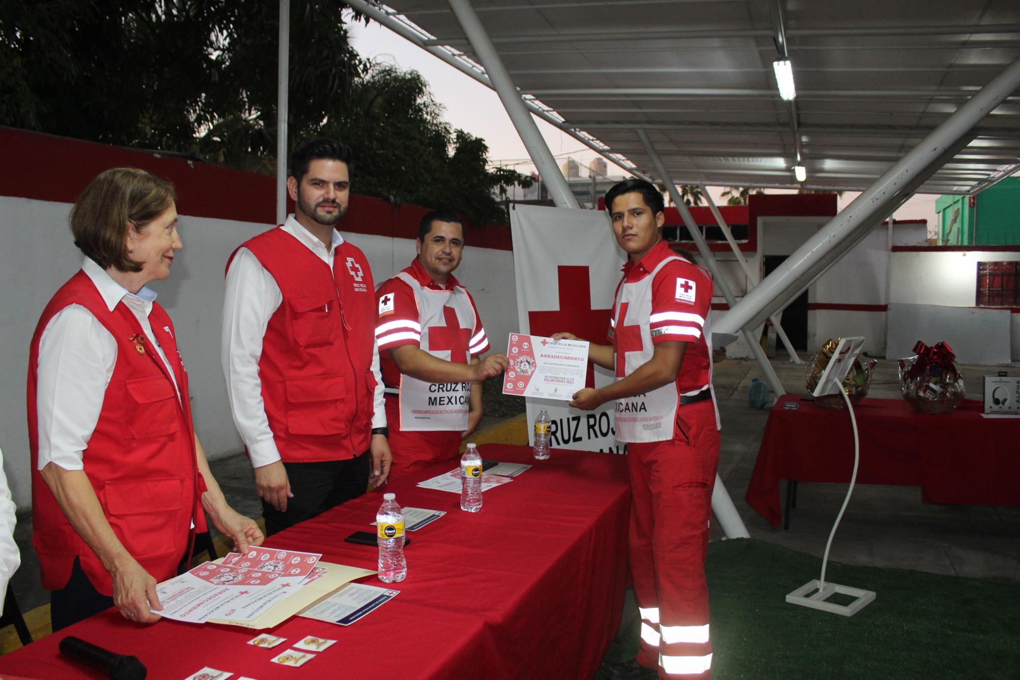 $!Cruz Roja Mazatlán entrega reconocimientos a voluntarios