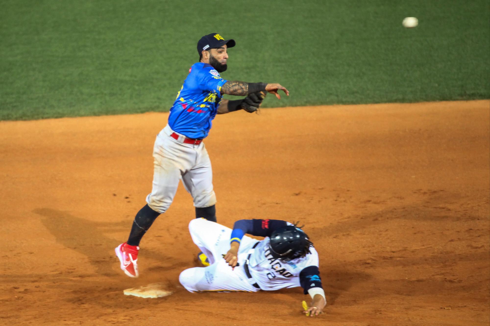 $!Venezuela viene de atrás para imponerse a Curazao en la Serie del Caribe