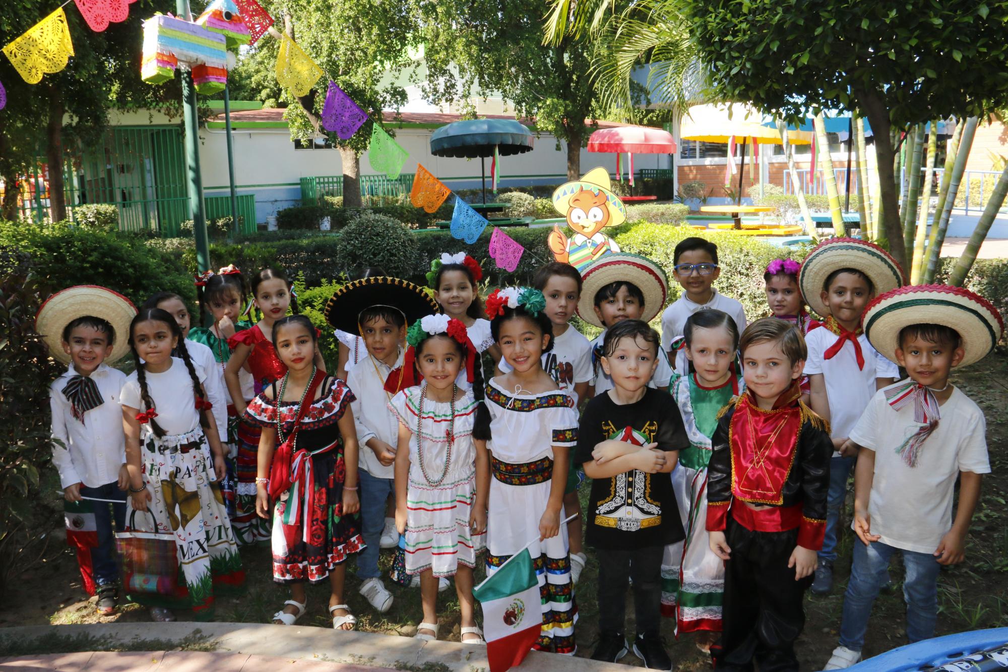 $!Alumnos del grupo 1o C de primaria, posan contentos para la foto.