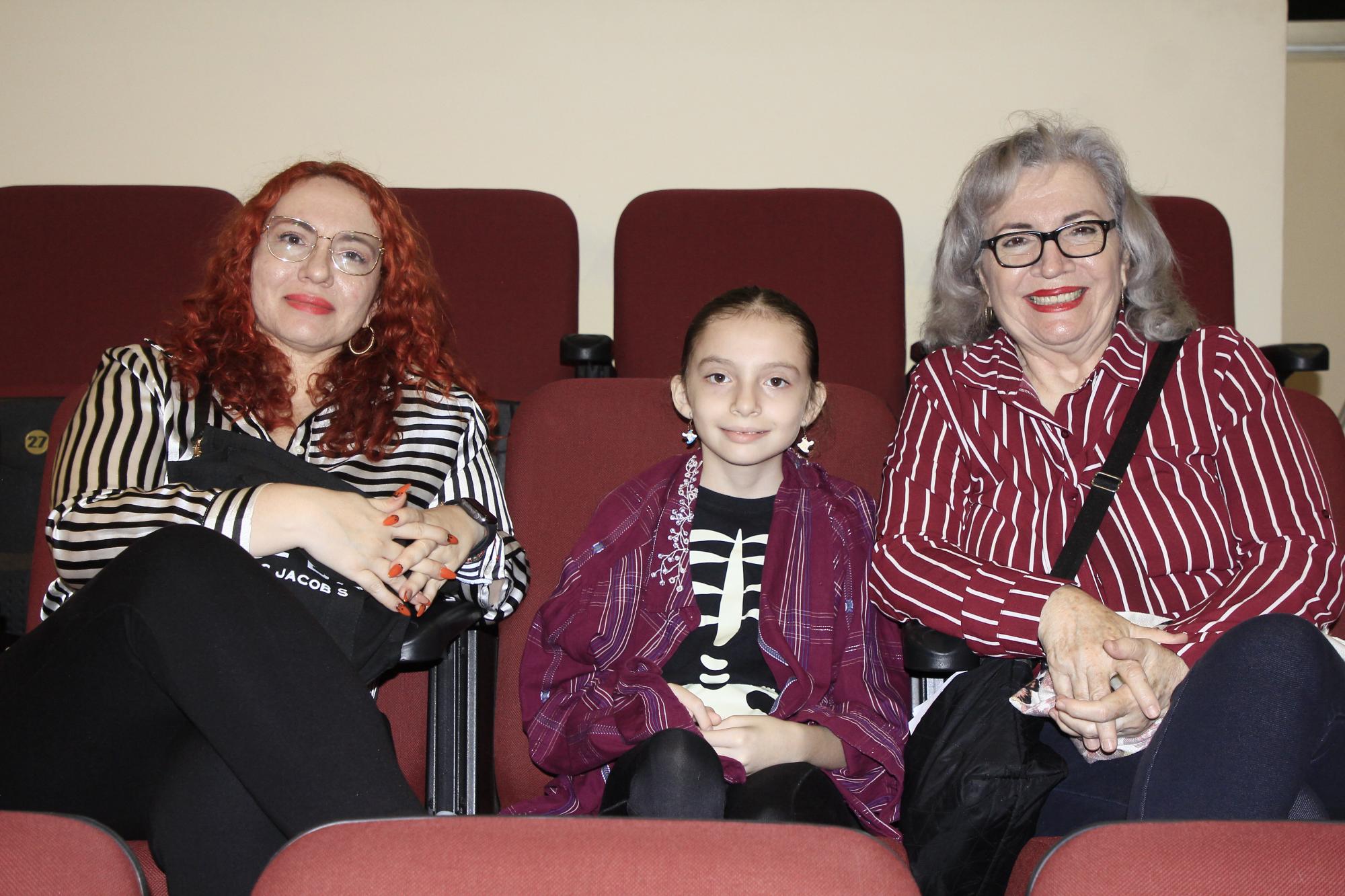 $!Jessica Martínez, Victoria Martínez y Carmen Torróntegui.