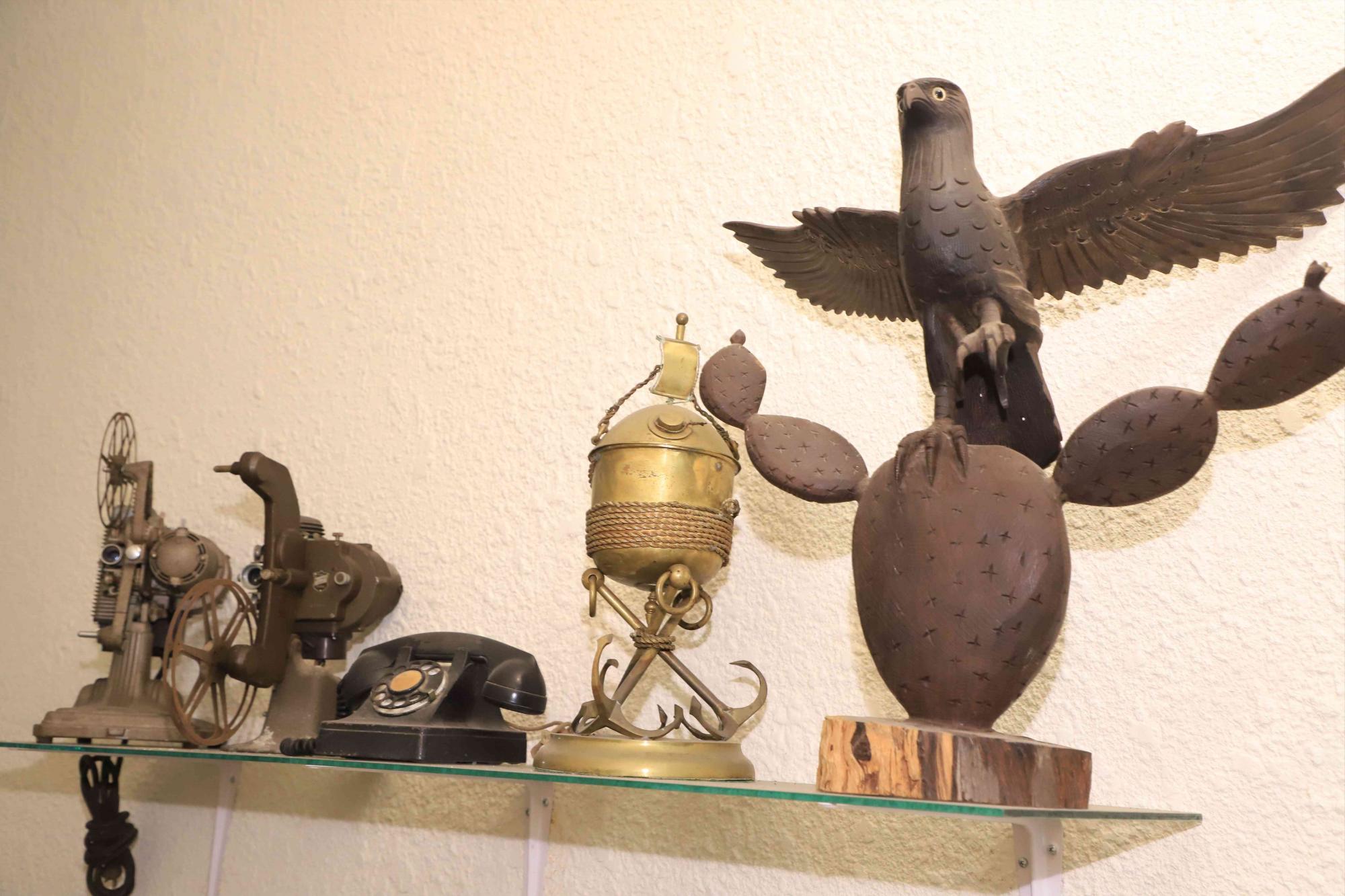 $!Diversas antigüedades se encuentran en el interior de la casa.