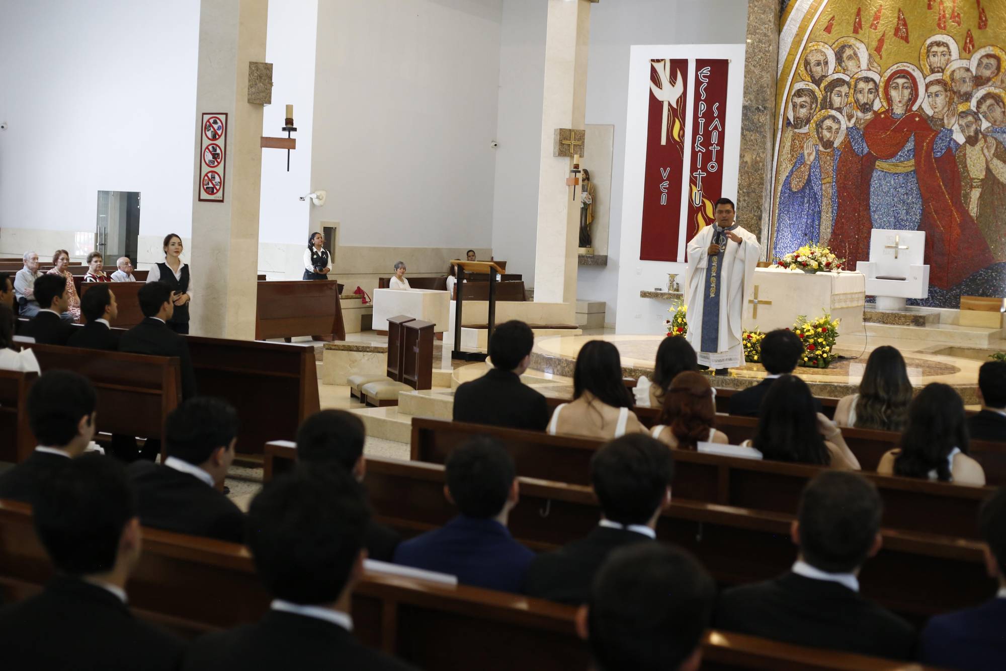 $!La misa de acción de gracias fue oficiada por el sacerdote Fausto Osuna en la Parroquia del Espíritu Santo.
