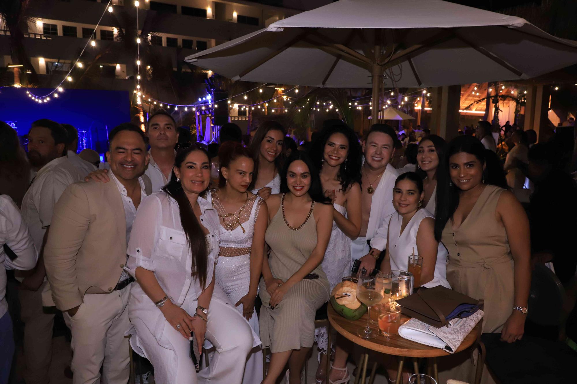 $!Una amena tarde-noche pasaron los asistentes a la inauguración.