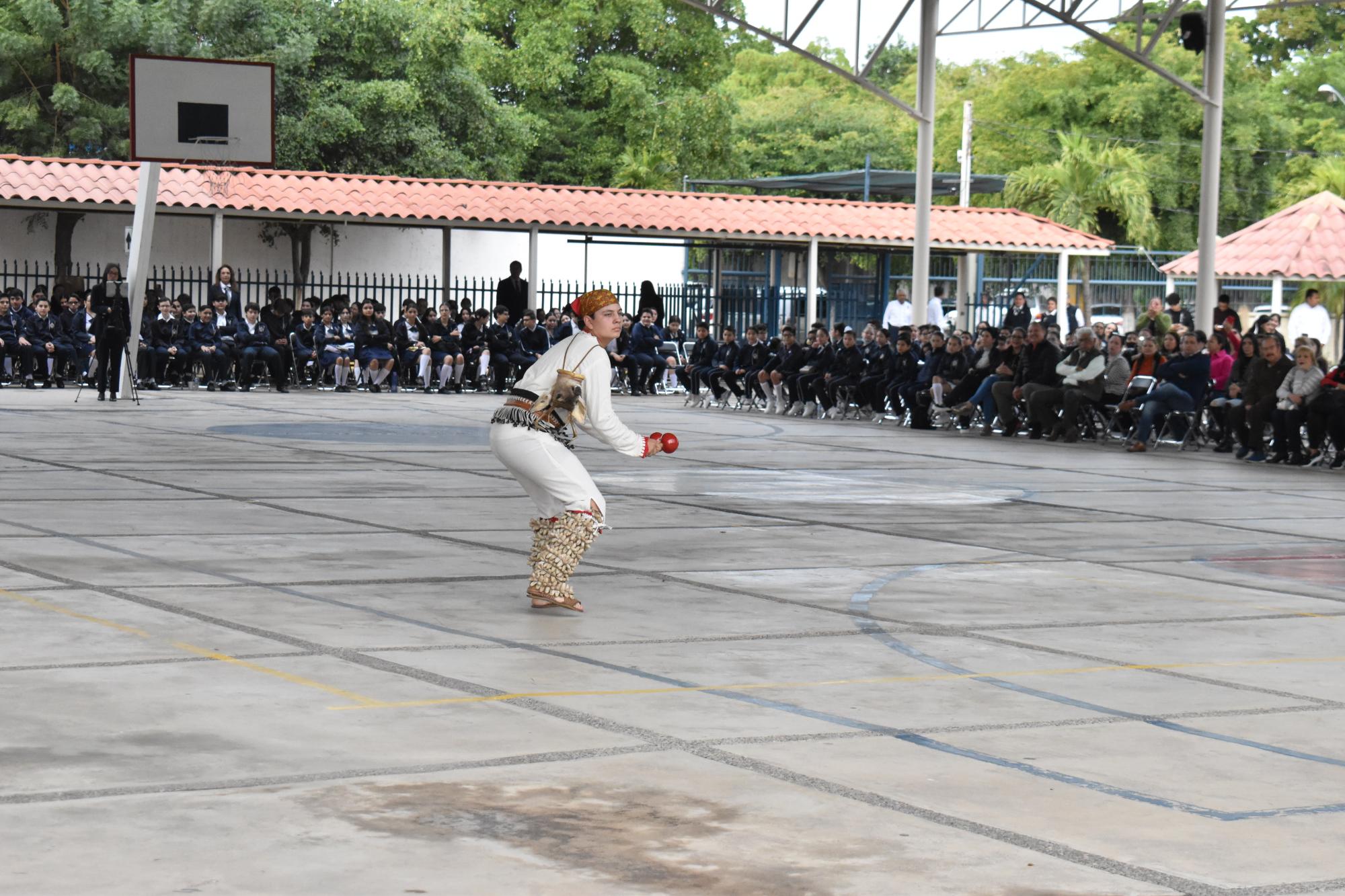 $!Con bailes, música y canto en vivo, la comunidad escolar conmemoró el evento.