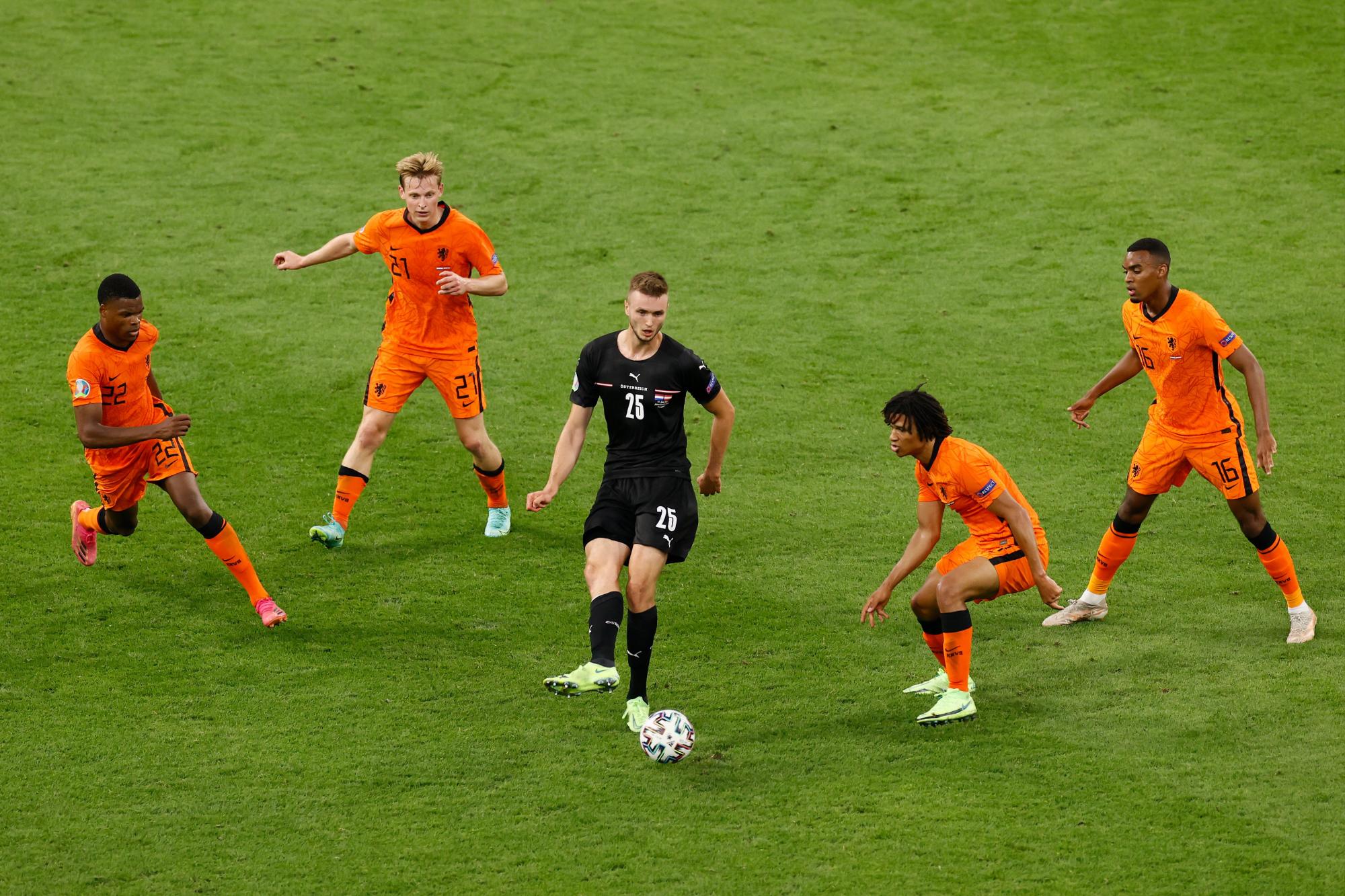 $!Holanda consigue su pase a octavos de la Eurocopa al vencer 2-0 a Austria