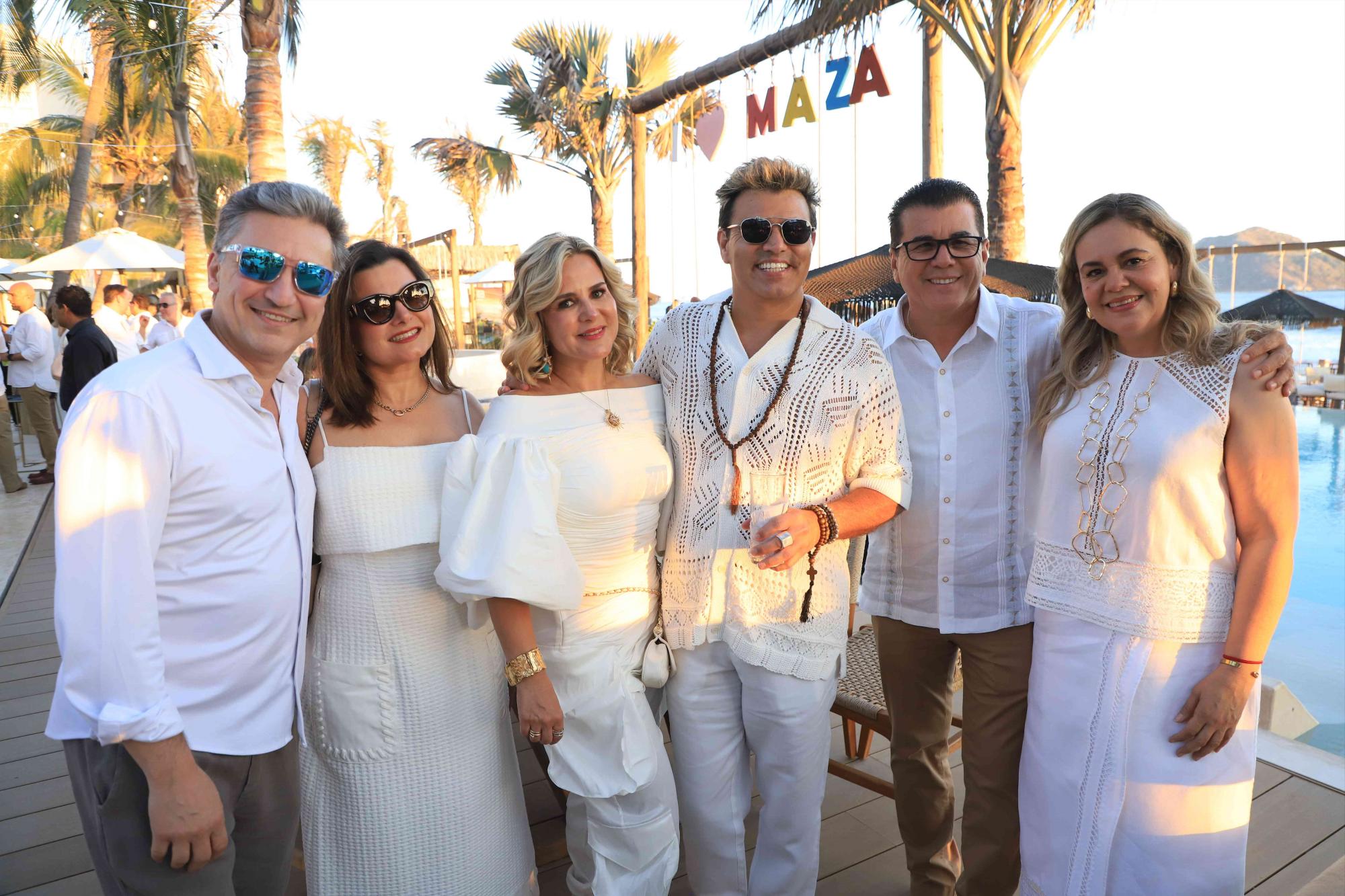 $!René Lobo, Pily Suárez, Karla Hays de Guzmán, Amado Sabas Guzmán Reynaud, el Alcalde Édgar González y María Teresa Apodaca de González.